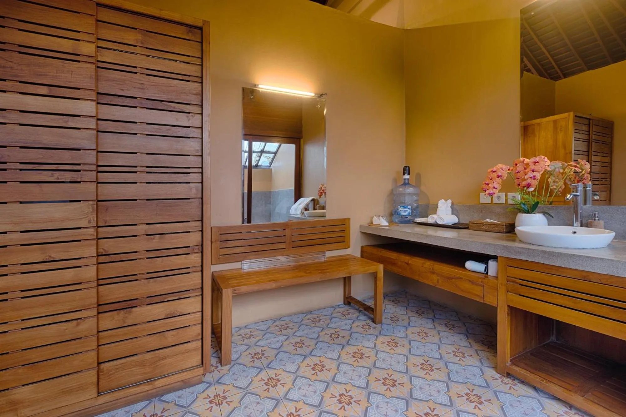 wardrobe in Samkhya Villas - Free 1x Floating Breakfast or Minibar