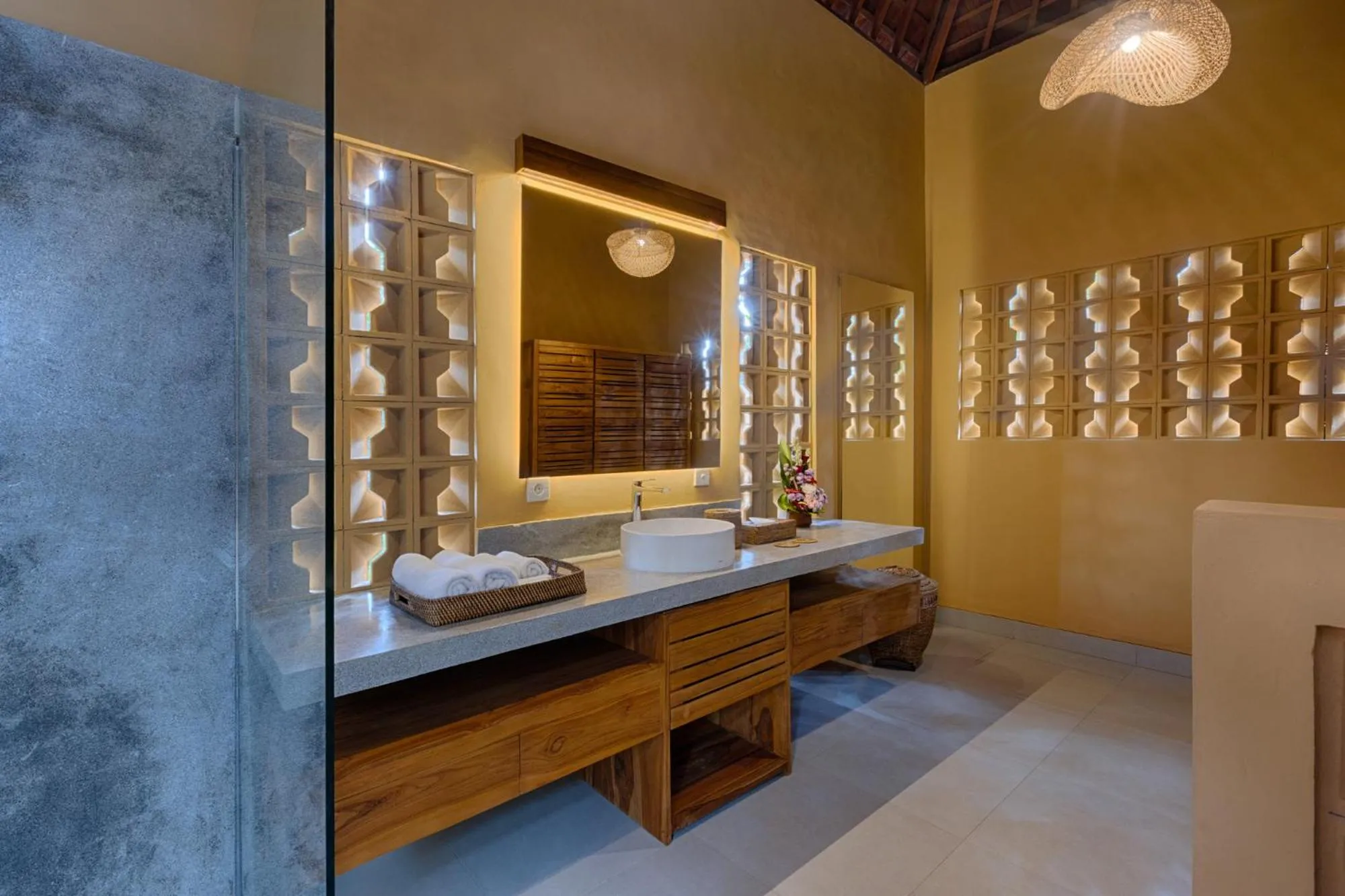 Bathroom in Samkhya Villas - Free 1x Floating Breakfast or Minibar