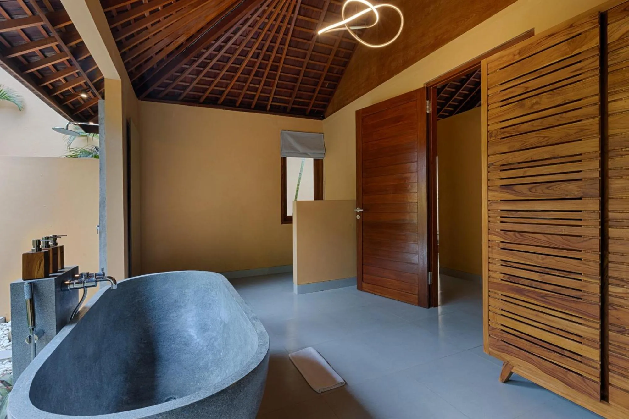 Bathroom in Samkhya Villas - Free 1x Floating Breakfast or Minibar