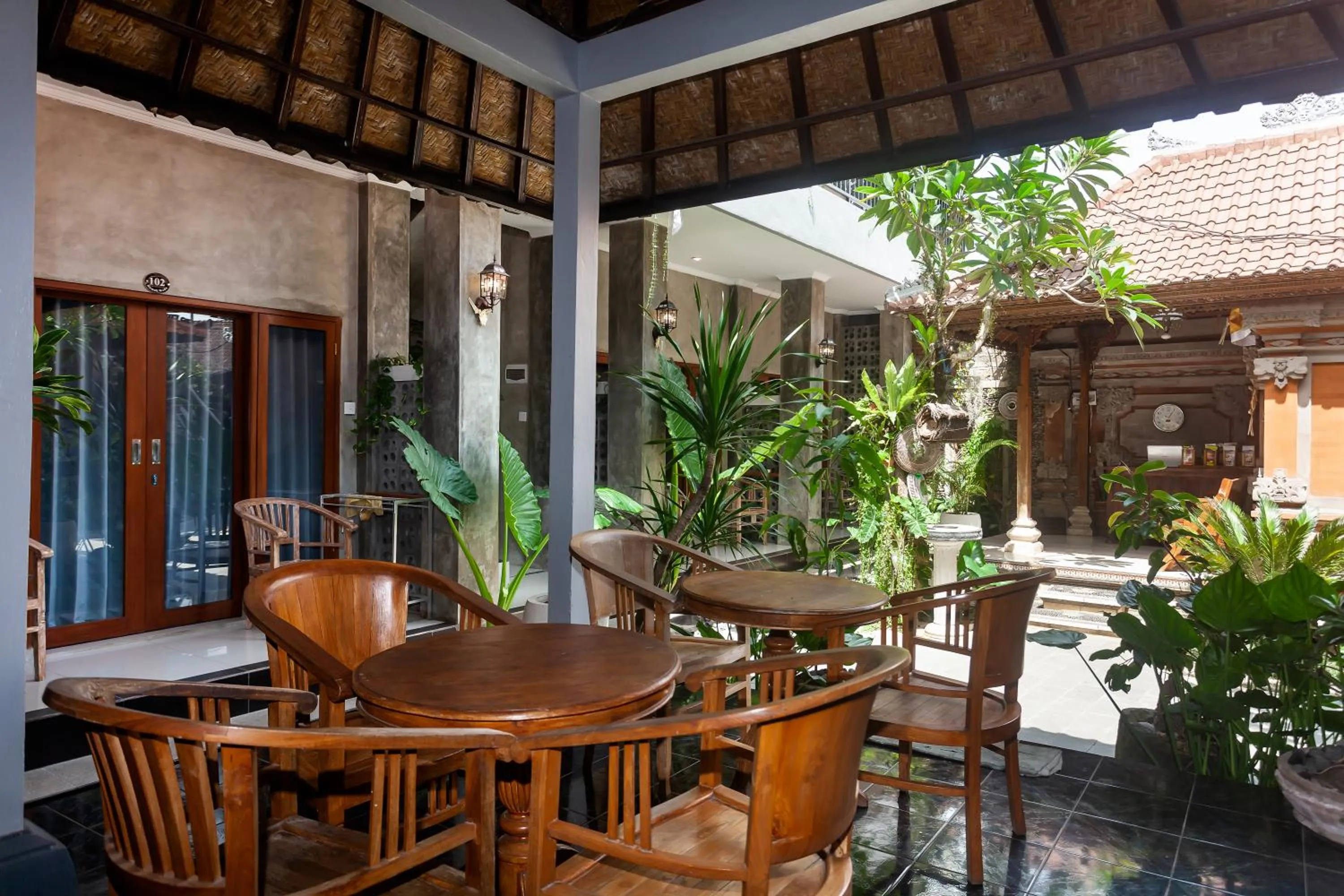 Restaurant/places to eat in Rumah Weda