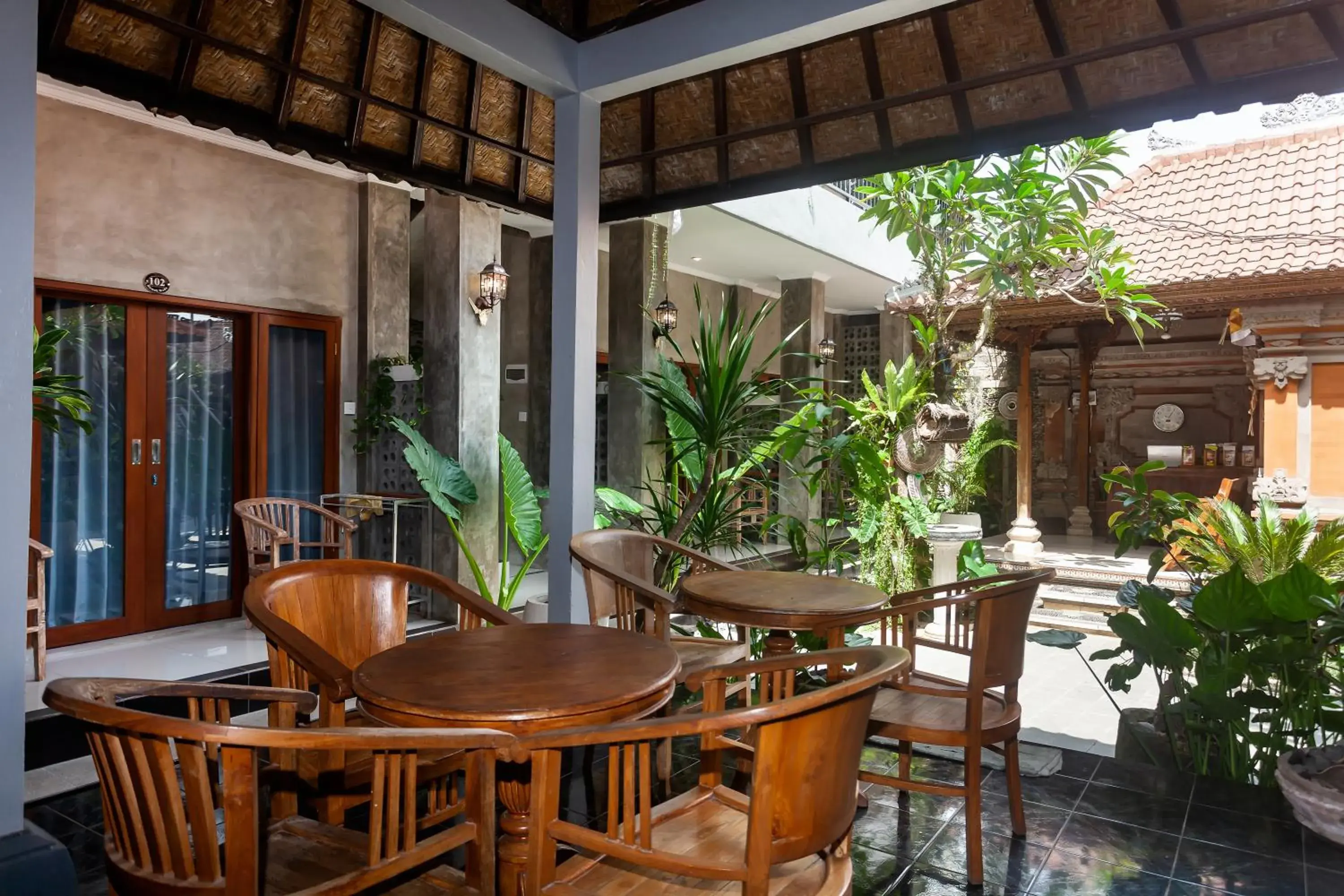 Restaurant/places to eat in Rumah Weda Restaurant/places to eat in Rumah Weda