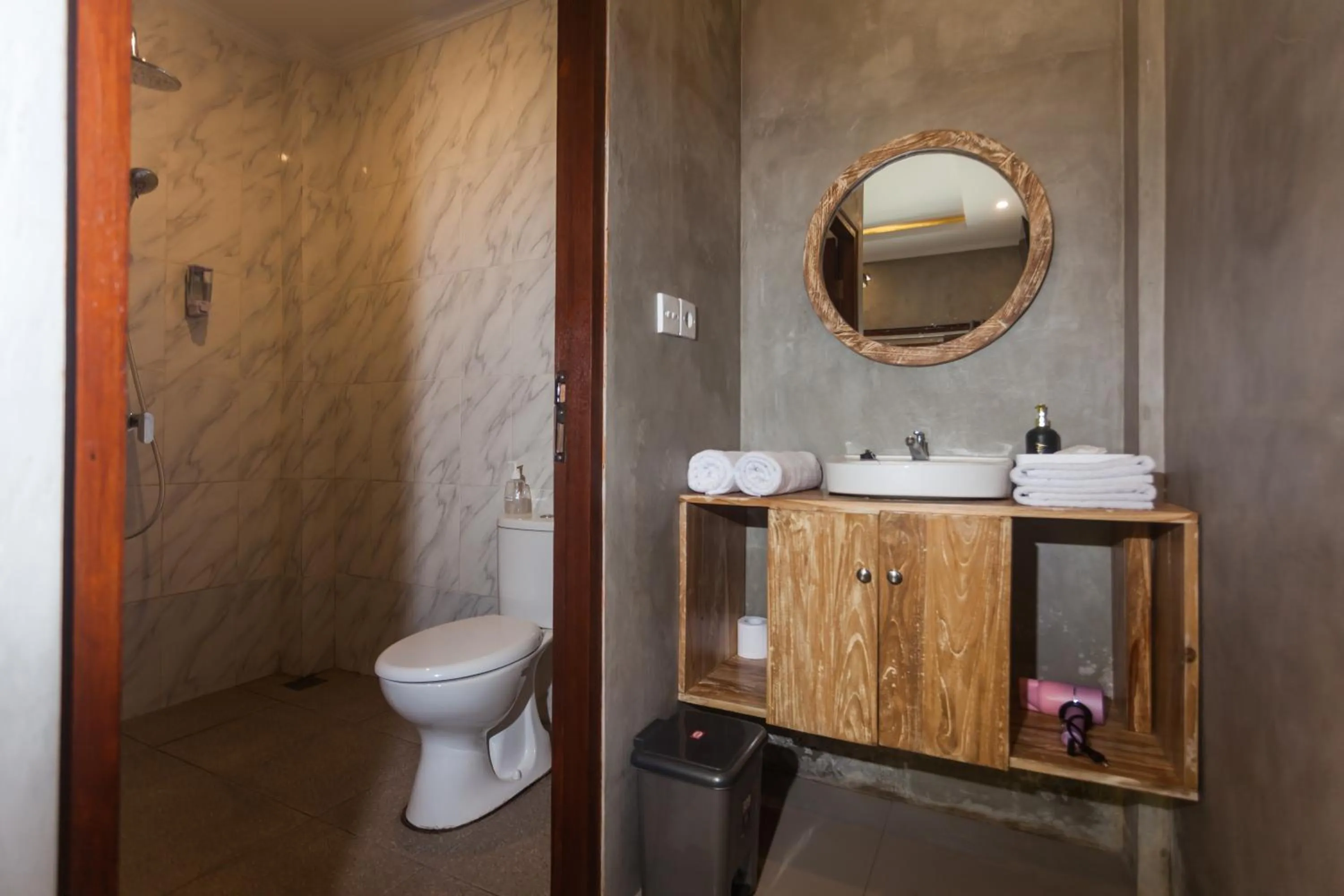 Shower in Rumah Weda