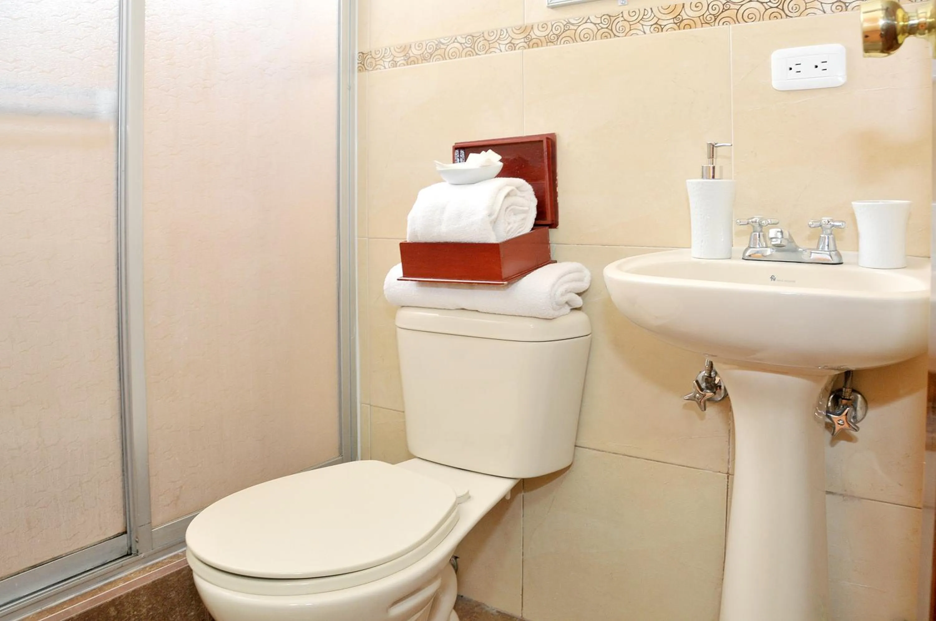 Bathroom in Hotel Margarita 2