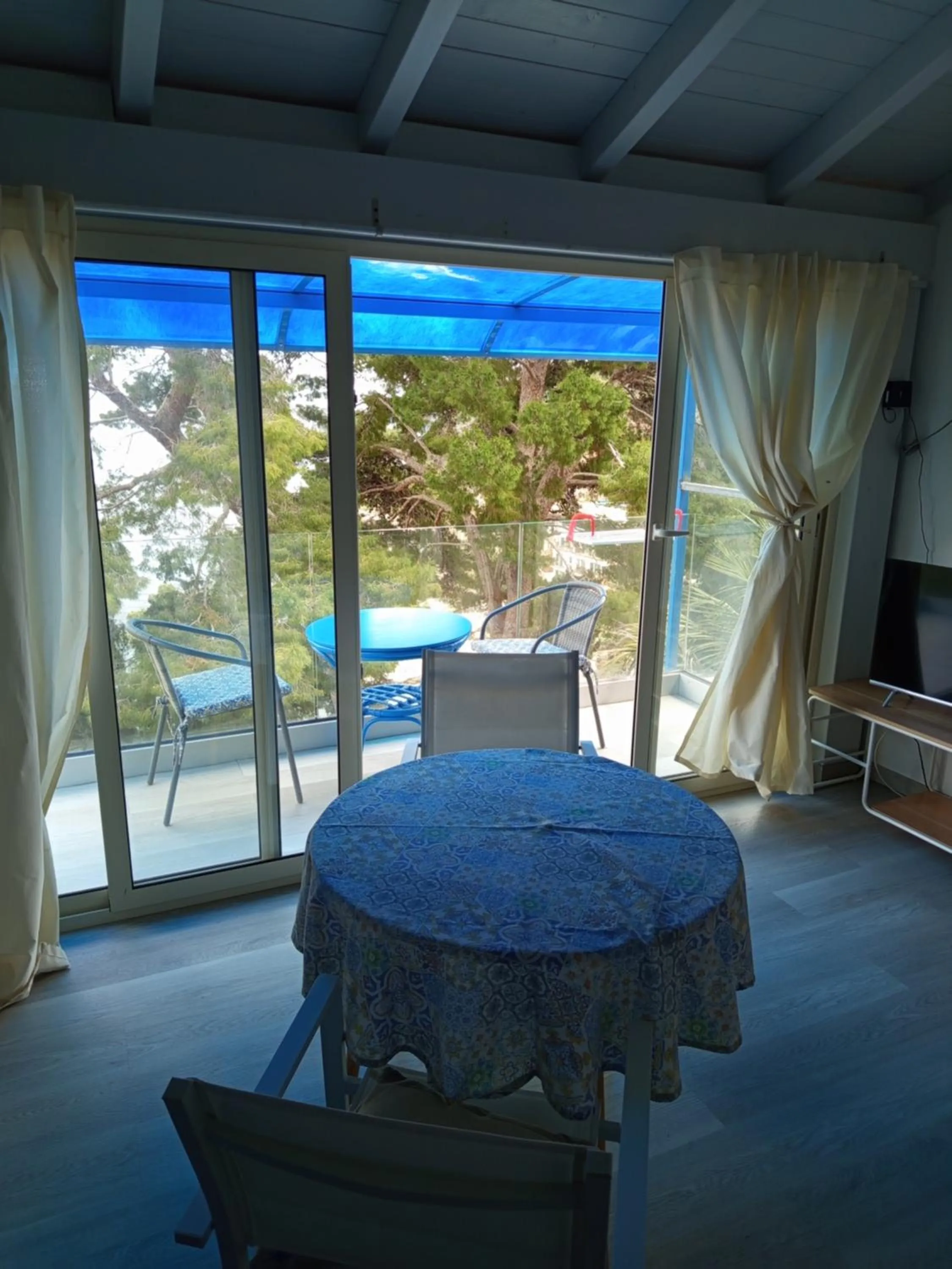 Dining area in ToviMar Apartments