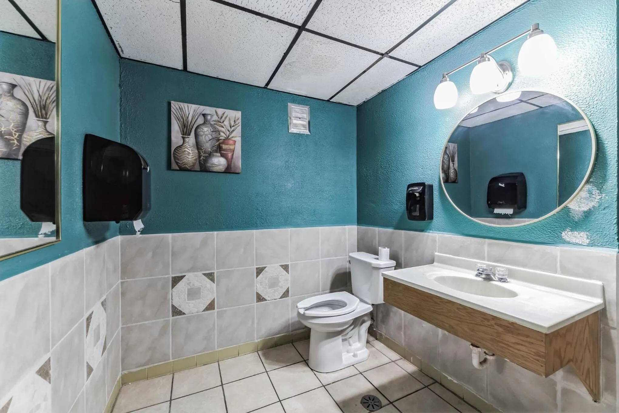 Bathroom in Days Inn by Wyndham Alexandria MN