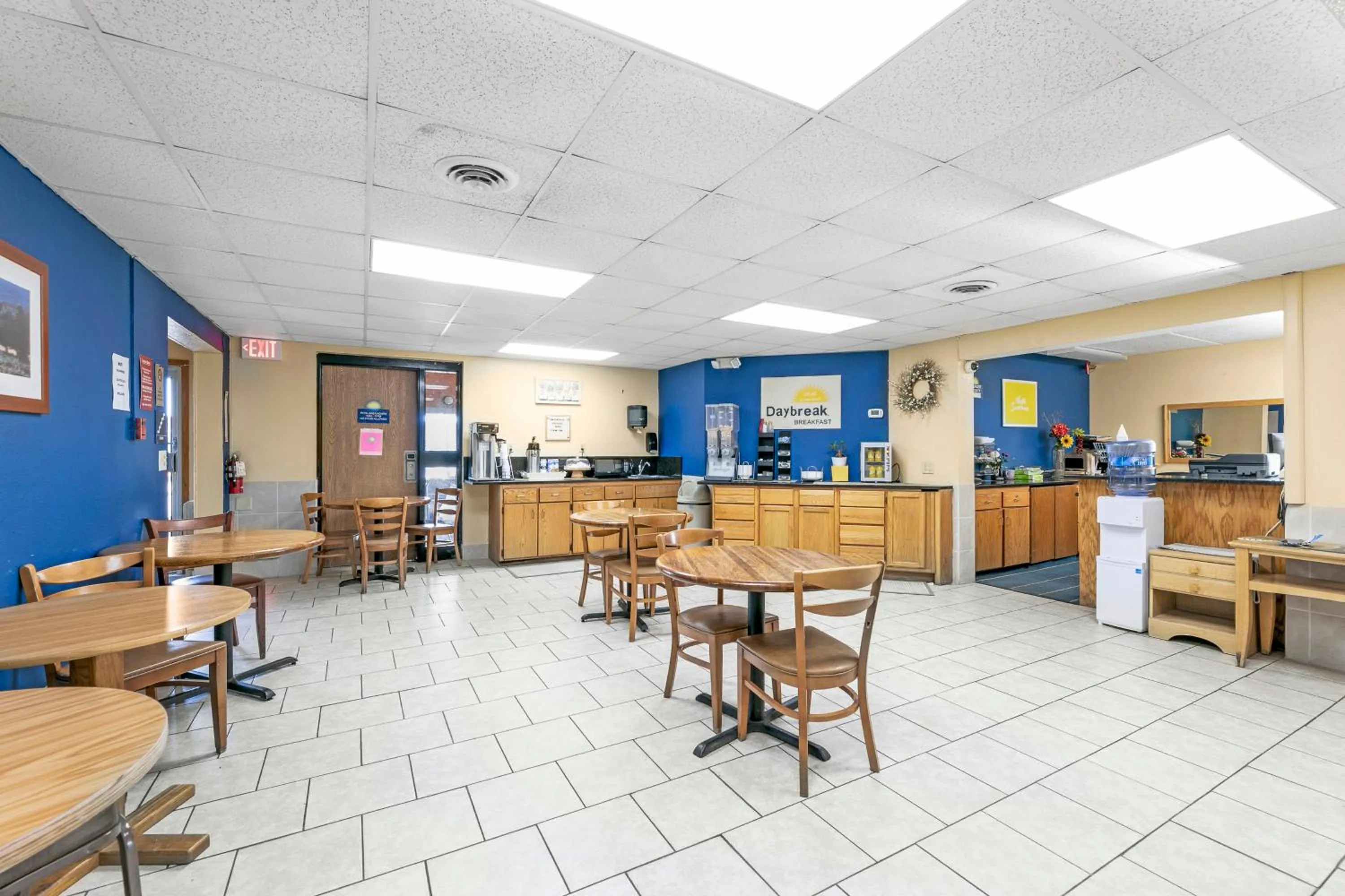 Restaurant/Places to Eat in Days Inn by Wyndham Alexandria MN