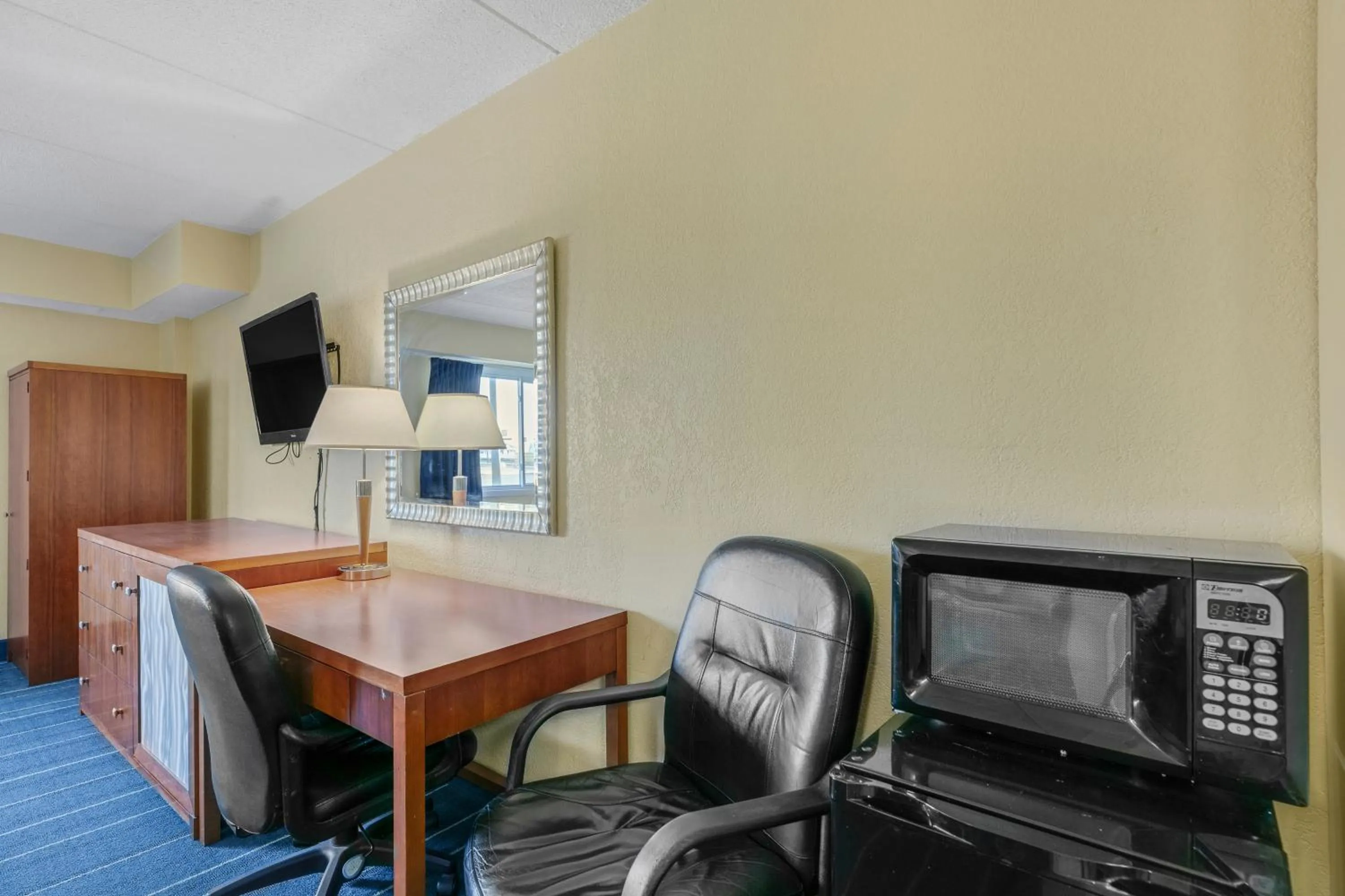 Seating Area in Days Inn by Wyndham Alexandria MN