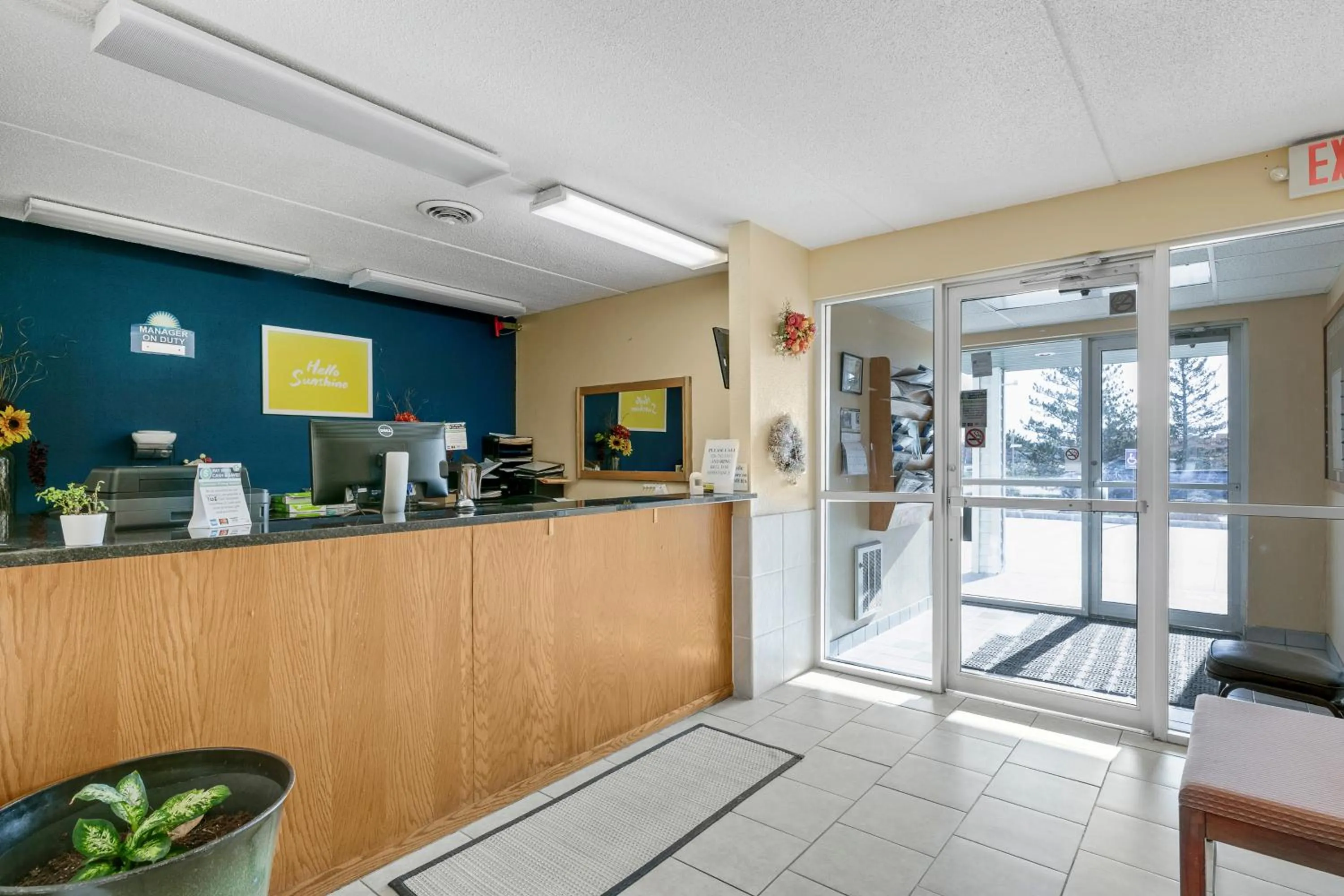 Lobby/Reception in Days Inn by Wyndham Alexandria MN