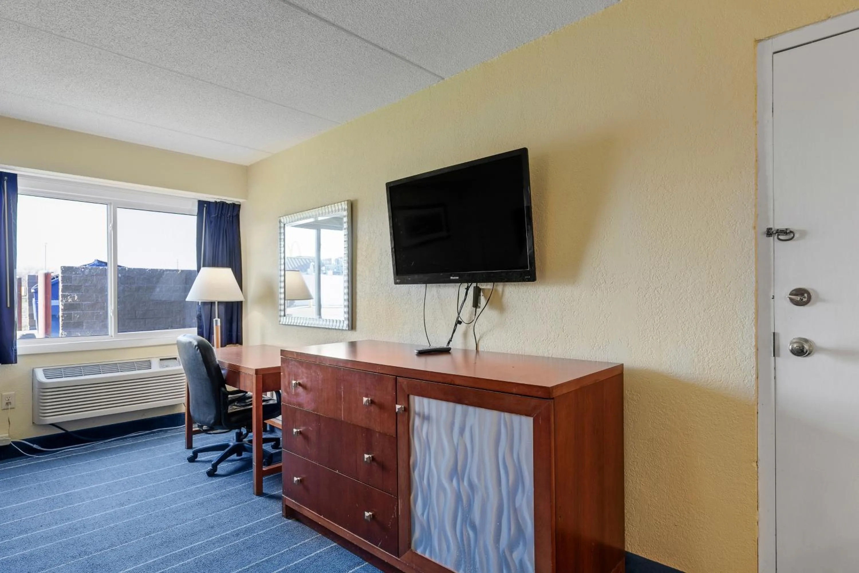 TV/Entertainment Center in Days Inn by Wyndham Alexandria MN