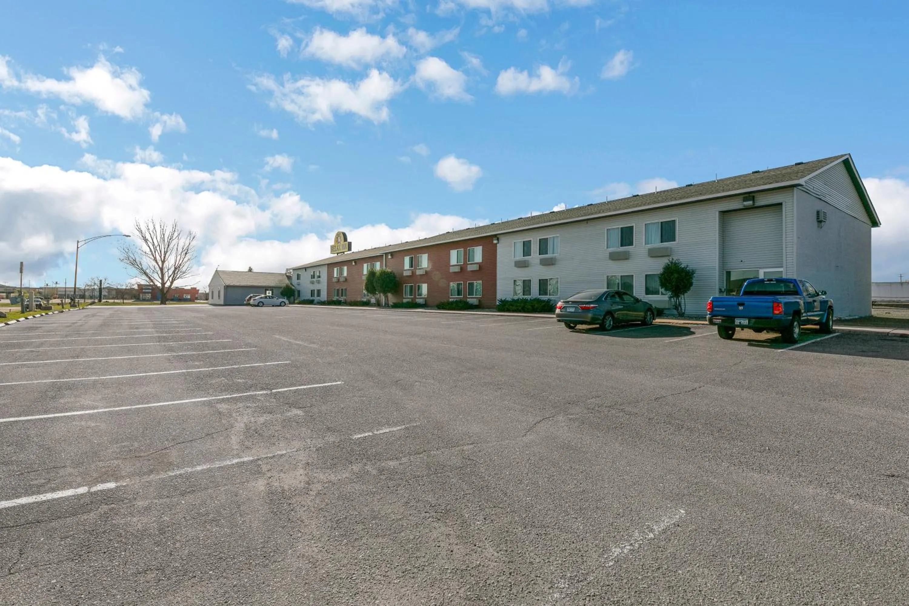 Property Building in Days Inn by Wyndham Alexandria MN