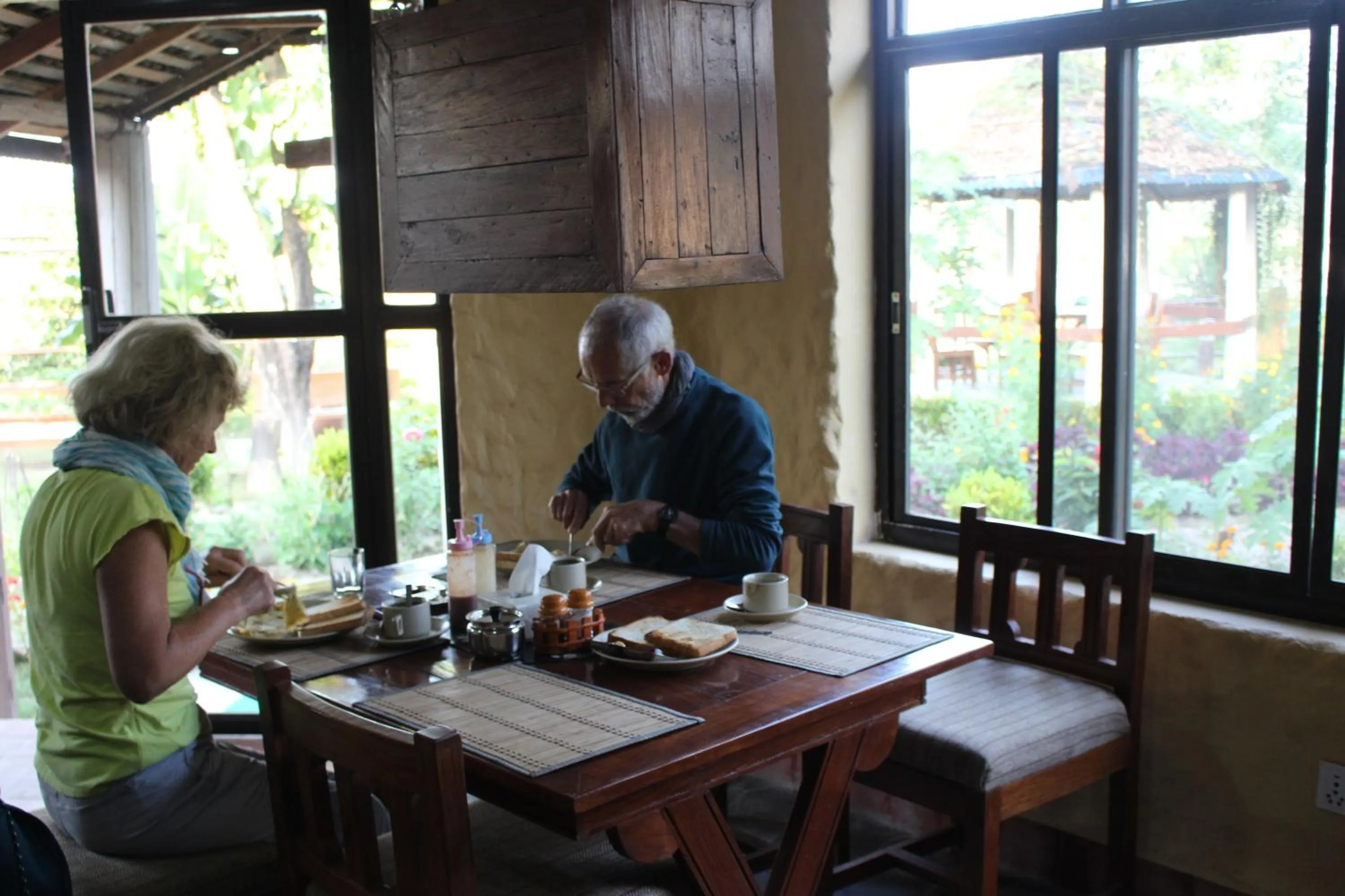 Restaurant/places to eat in River View Jungle Camp