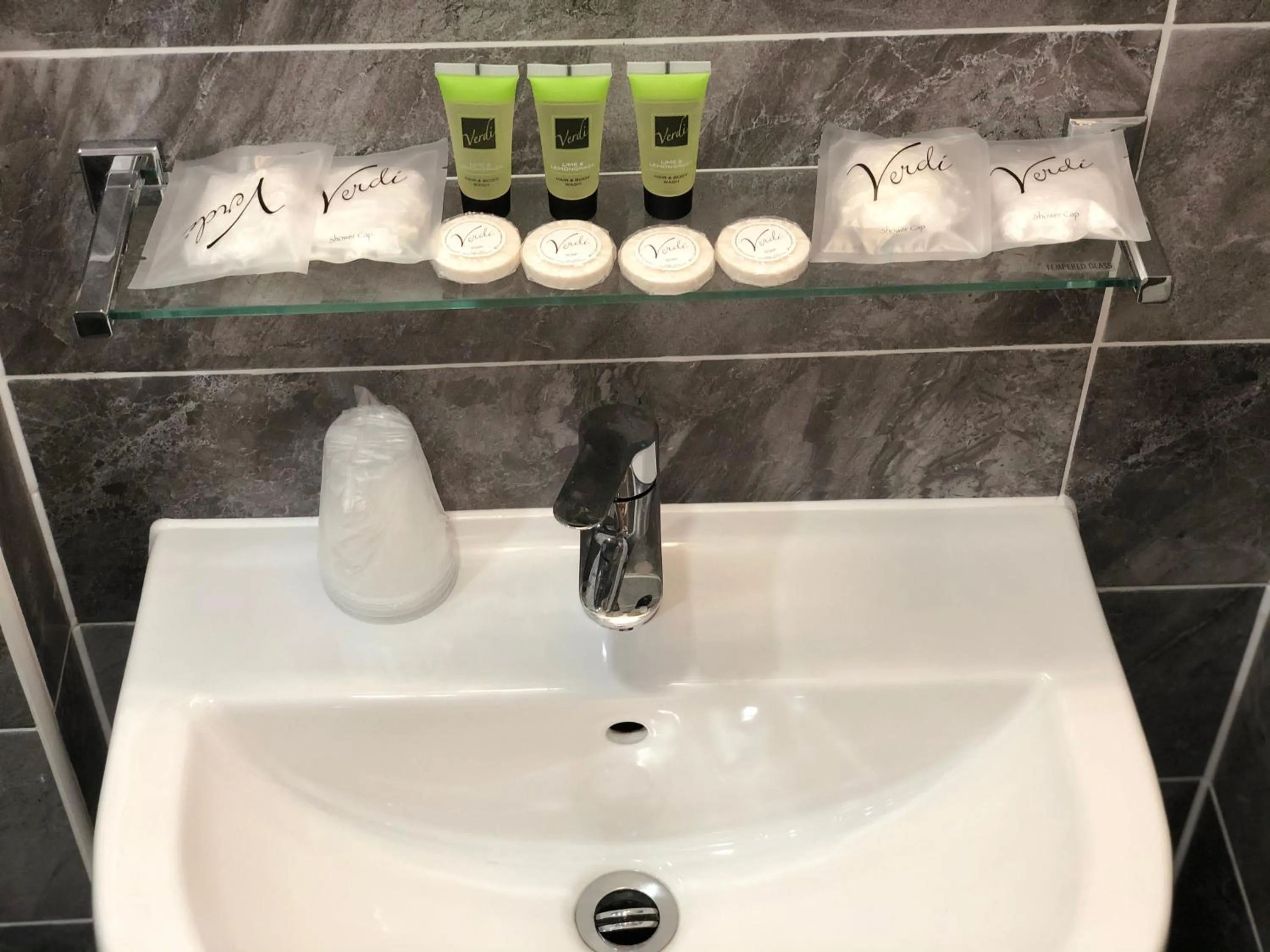 Bathroom in Park Avenue Bayswater Inn Hyde Park