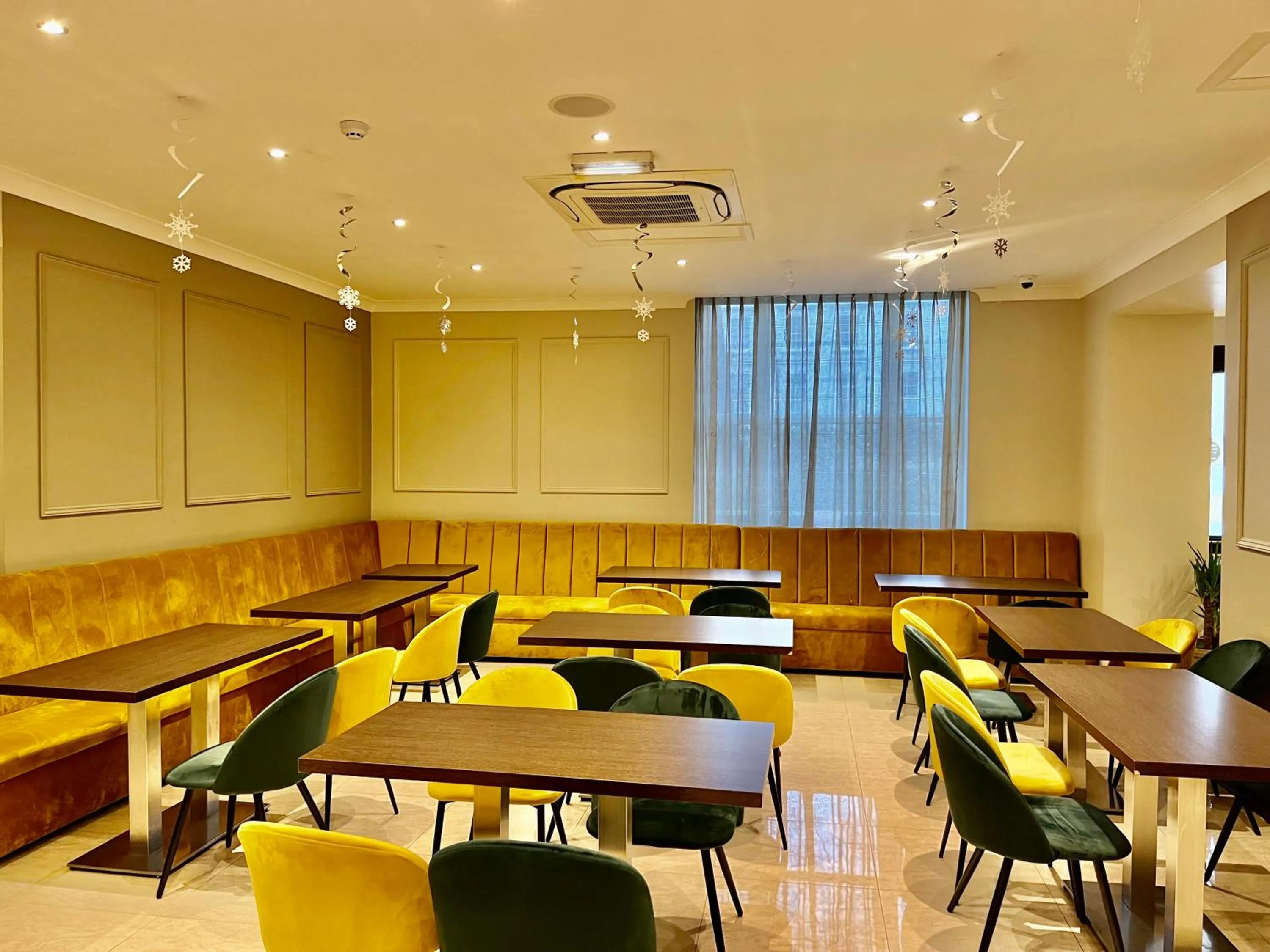 Restaurant/places to eat in Park Avenue Bayswater Inn Hyde Park