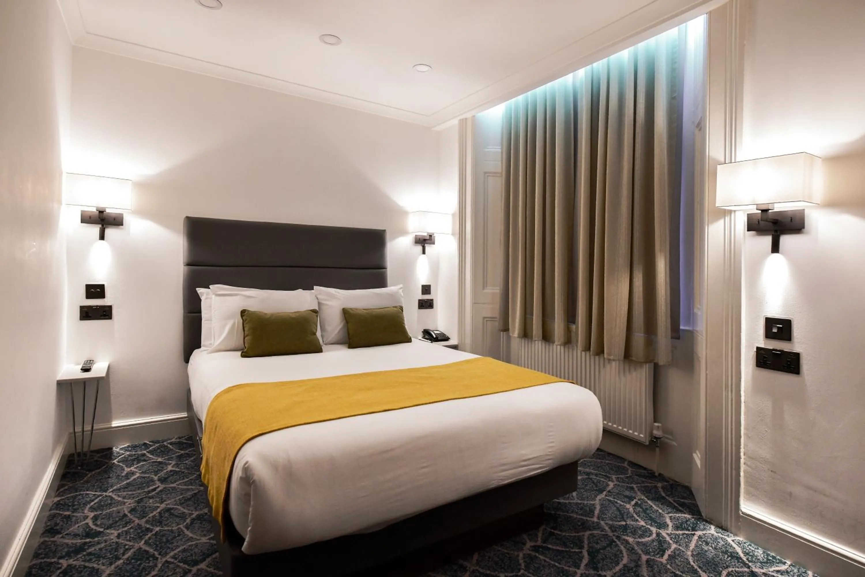 Bedroom, Bed in Park Avenue Bayswater Inn Hyde Park