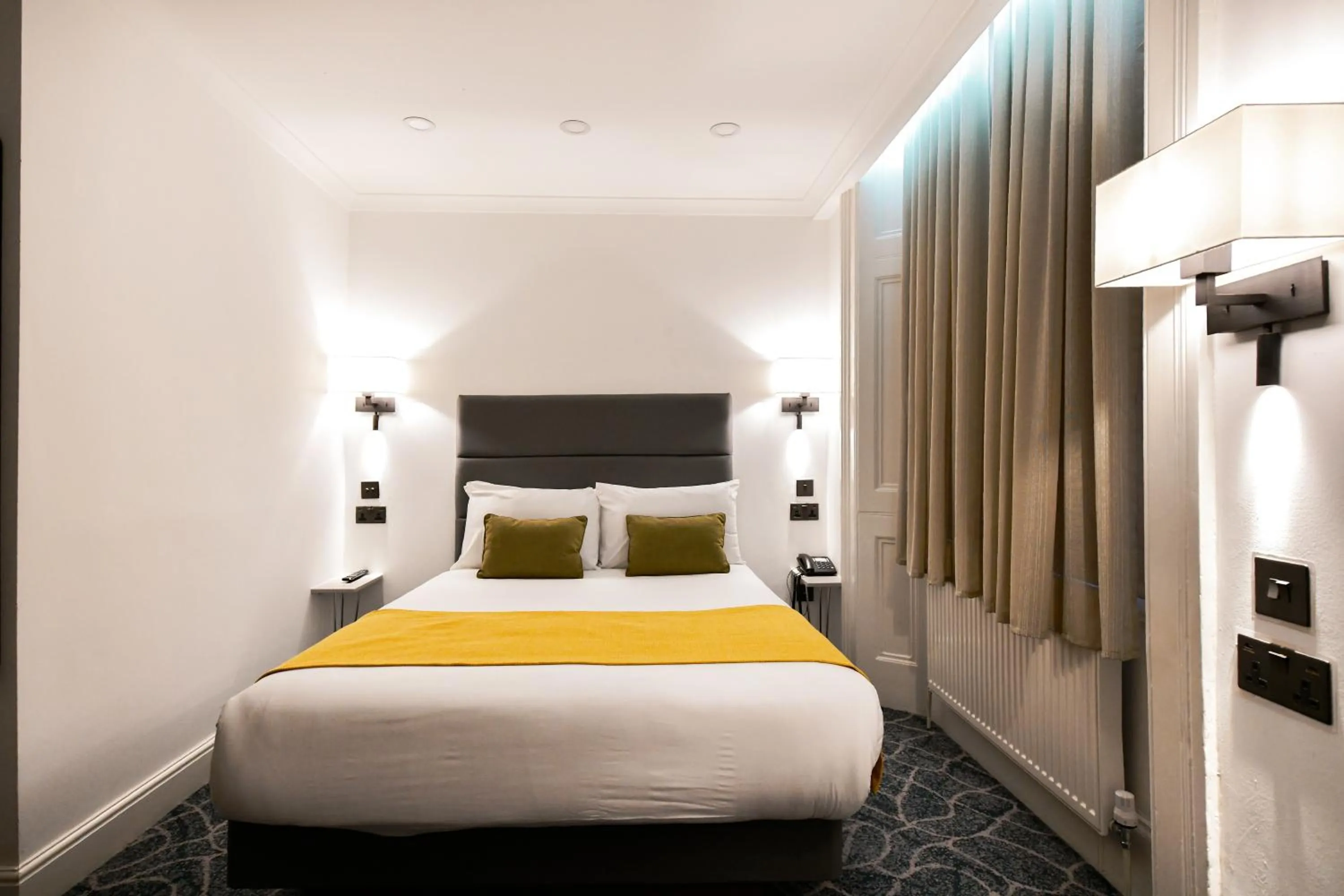 Bedroom, Bed in Park Avenue Bayswater Inn Hyde Park