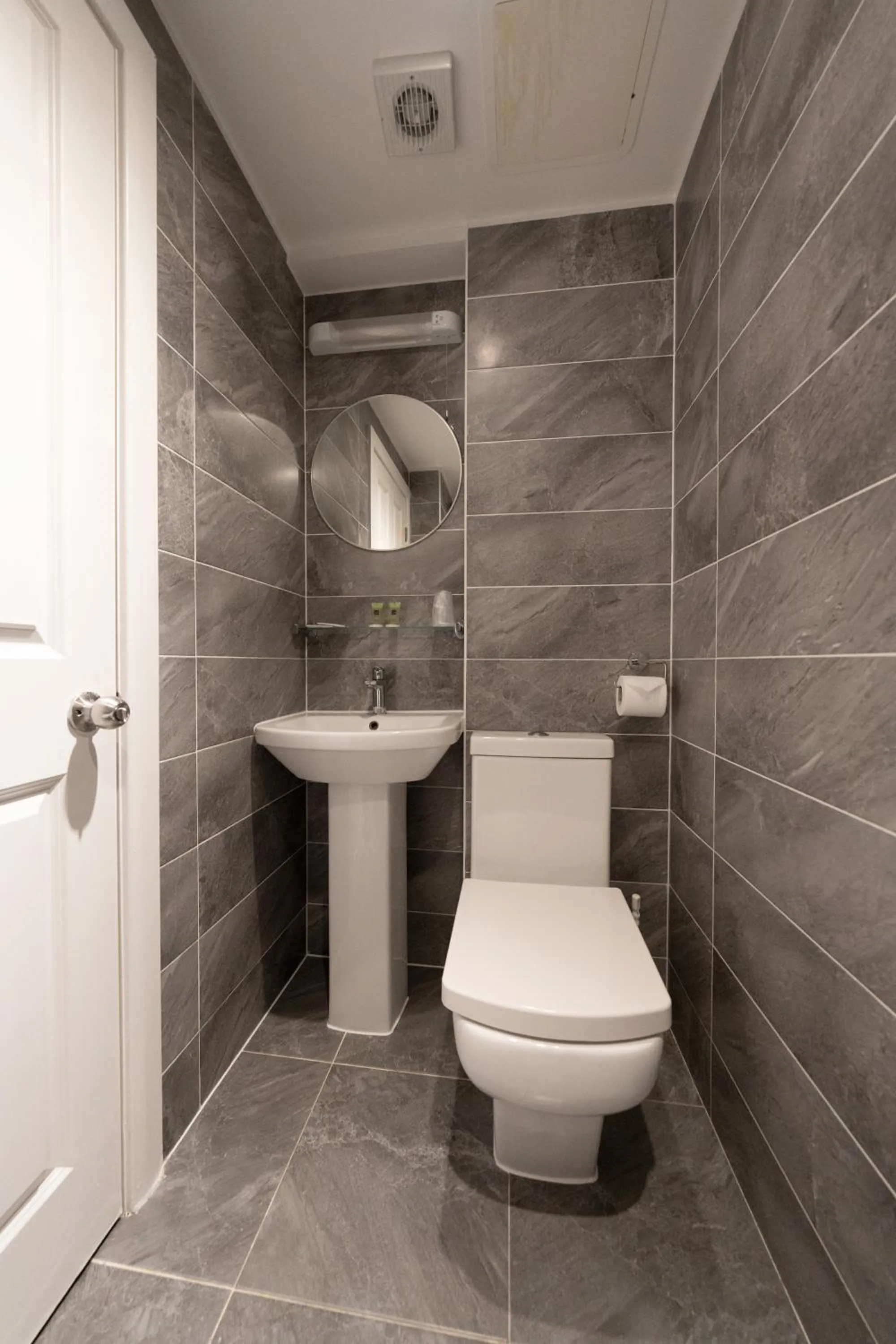 Toilet in Park Avenue Bayswater Inn Hyde Park