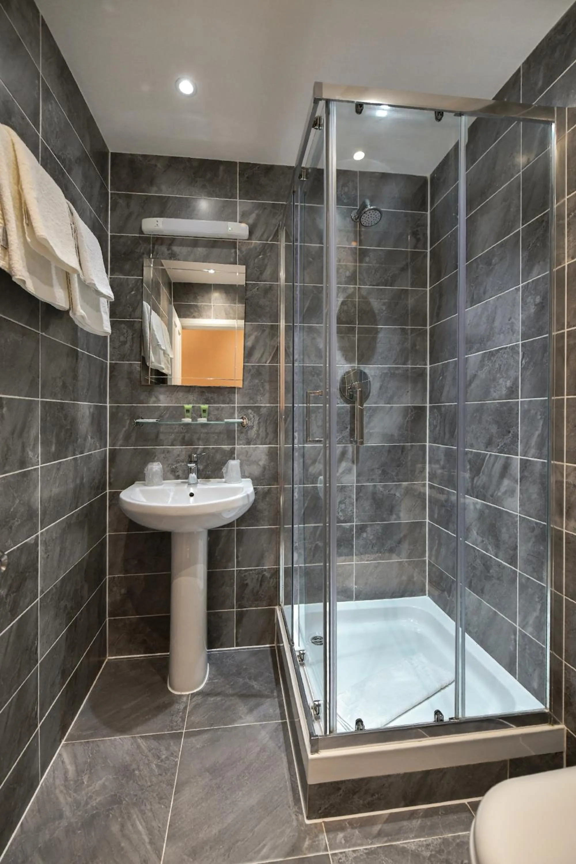 Shower in Park Avenue Bayswater Inn Hyde Park