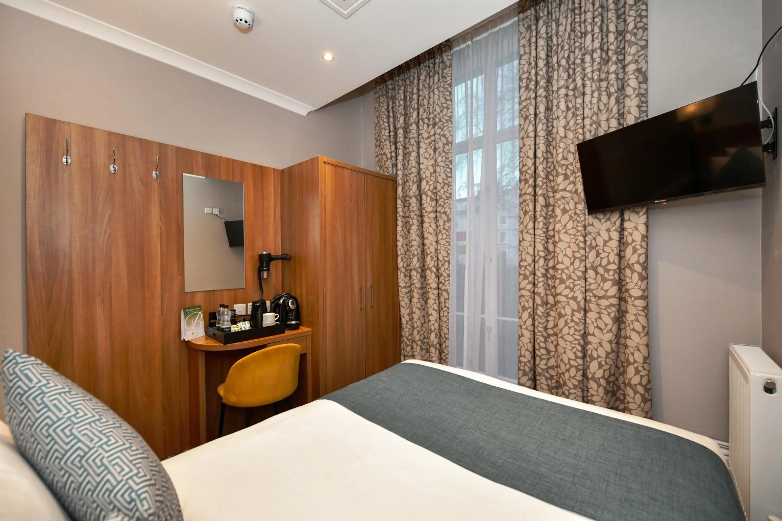 Bedroom, Bed in Park Avenue Bayswater Inn Hyde Park