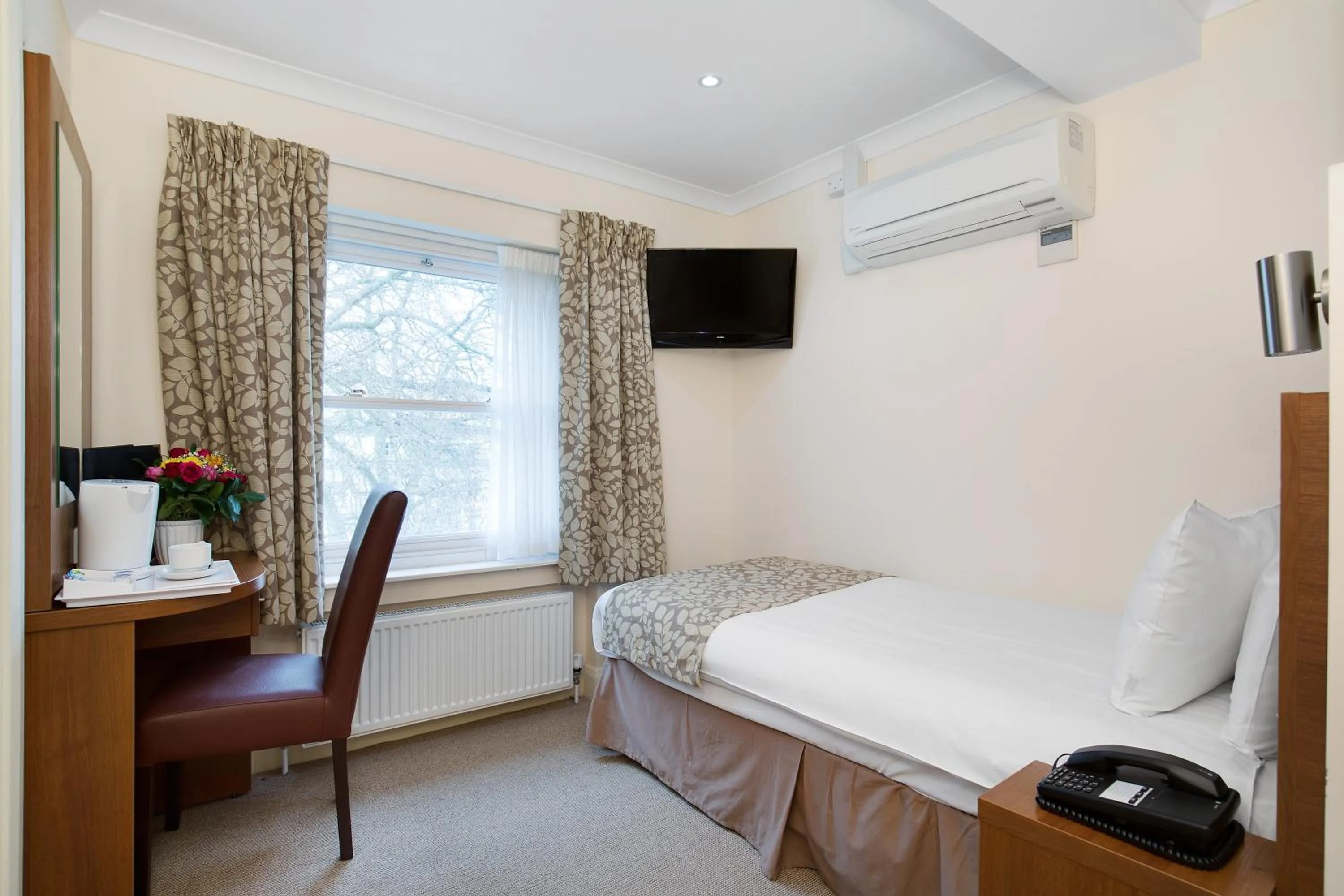 Bedroom, Bed in Park Avenue Bayswater Inn Hyde Park