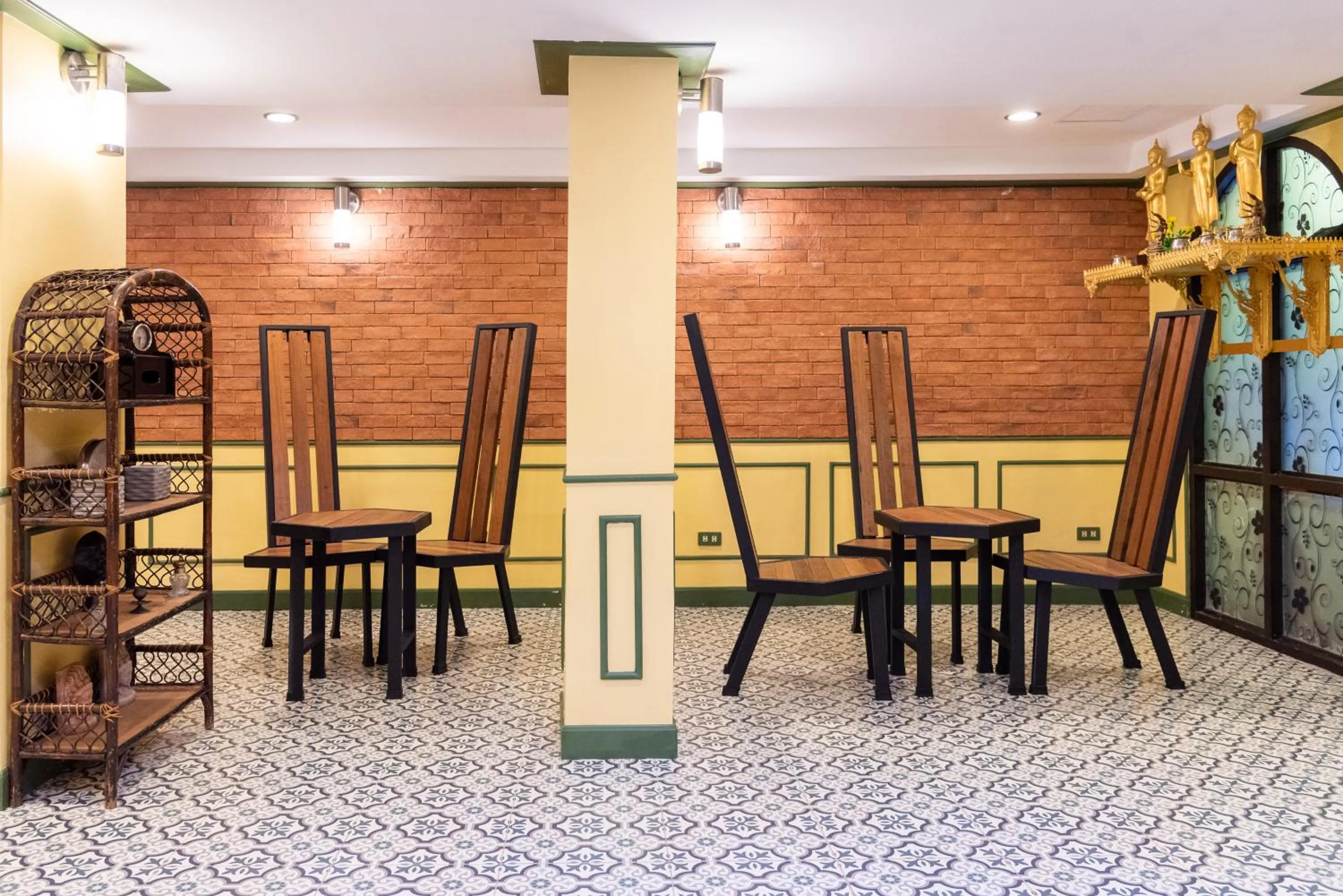Seating area in 75 Paradise Lane Managed by Loft Group