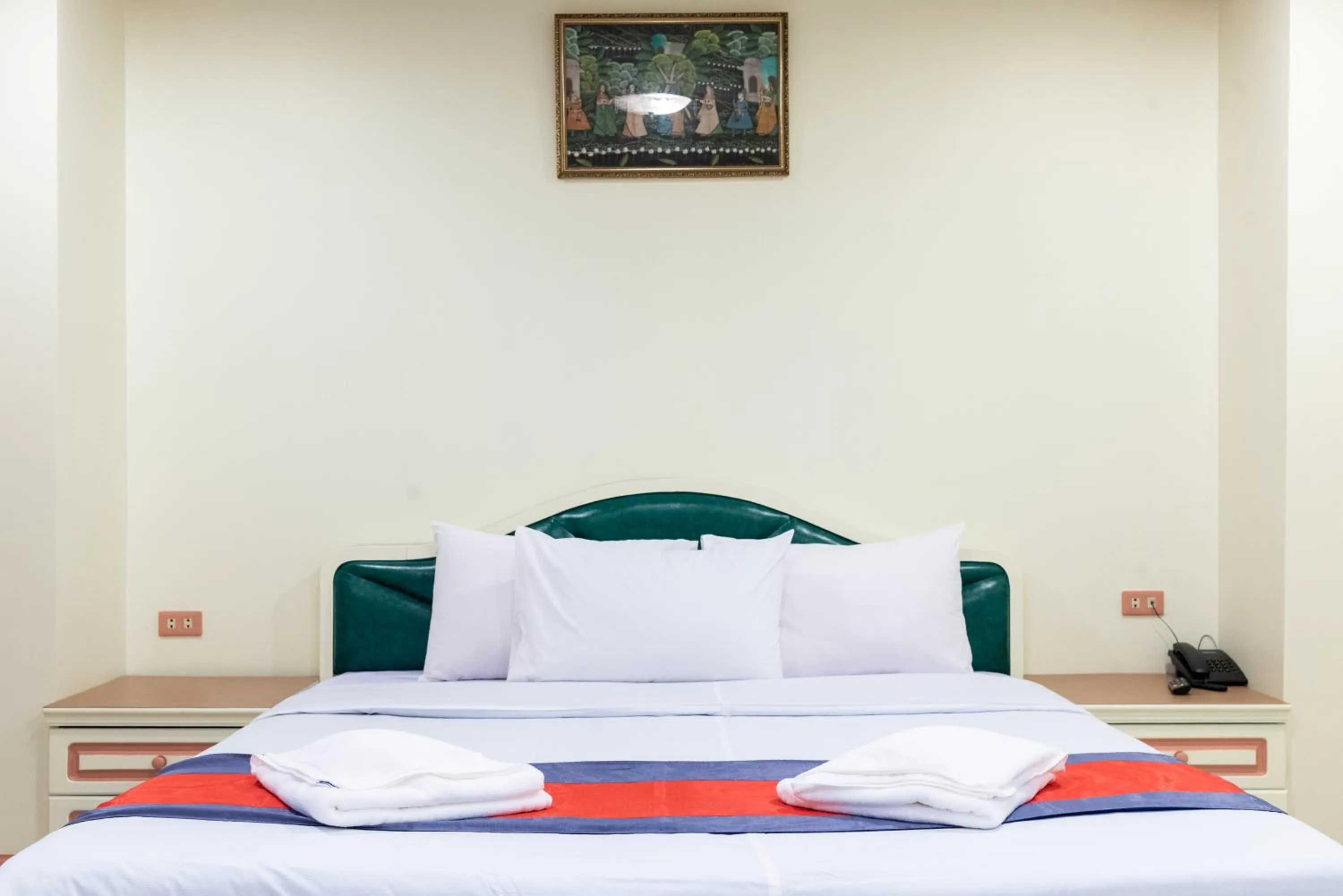 Bed in 75 Paradise Lane Managed by Loft Group