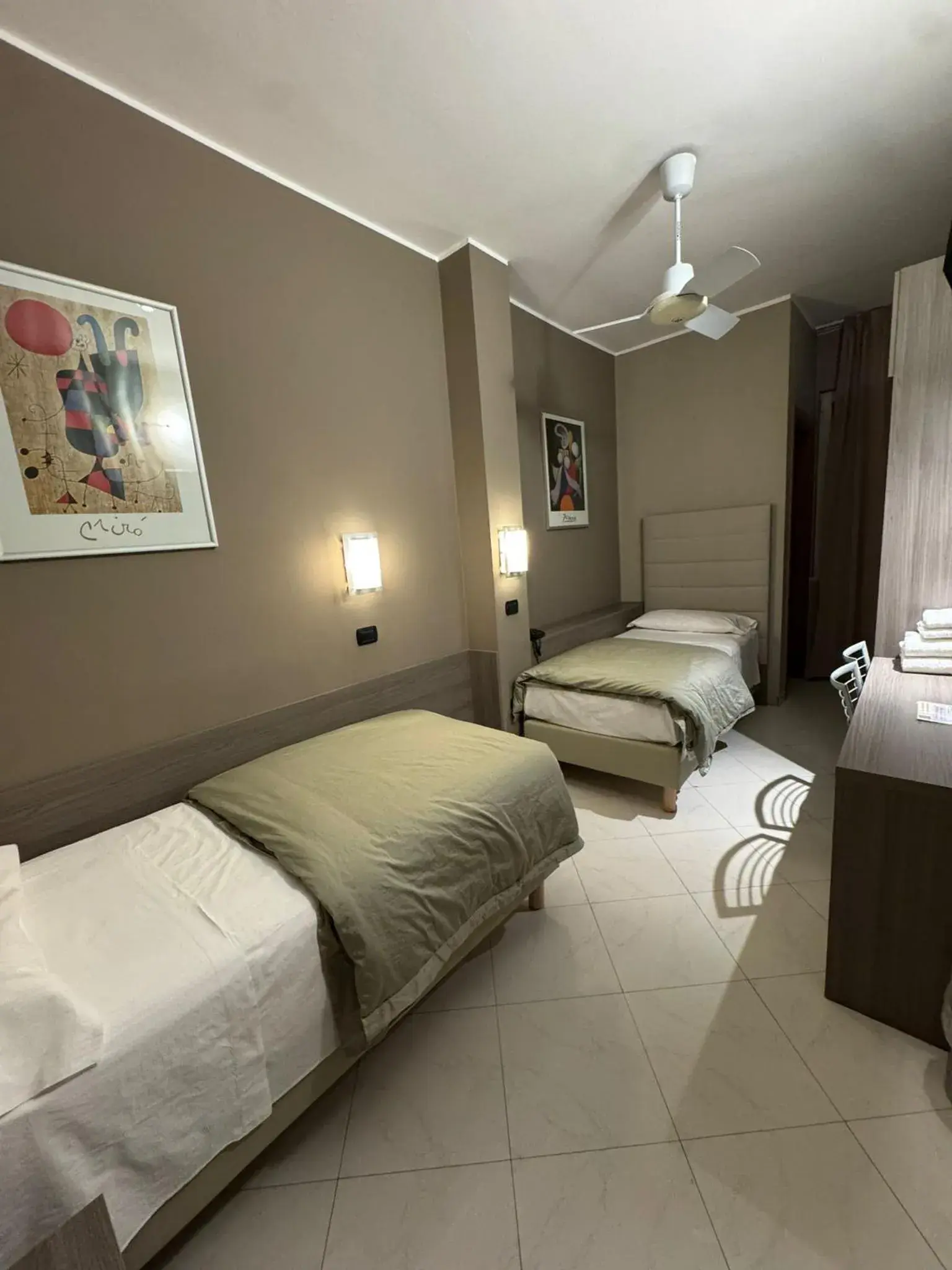 Twin Room in Hotel Parma Twin Room in Hotel Parma