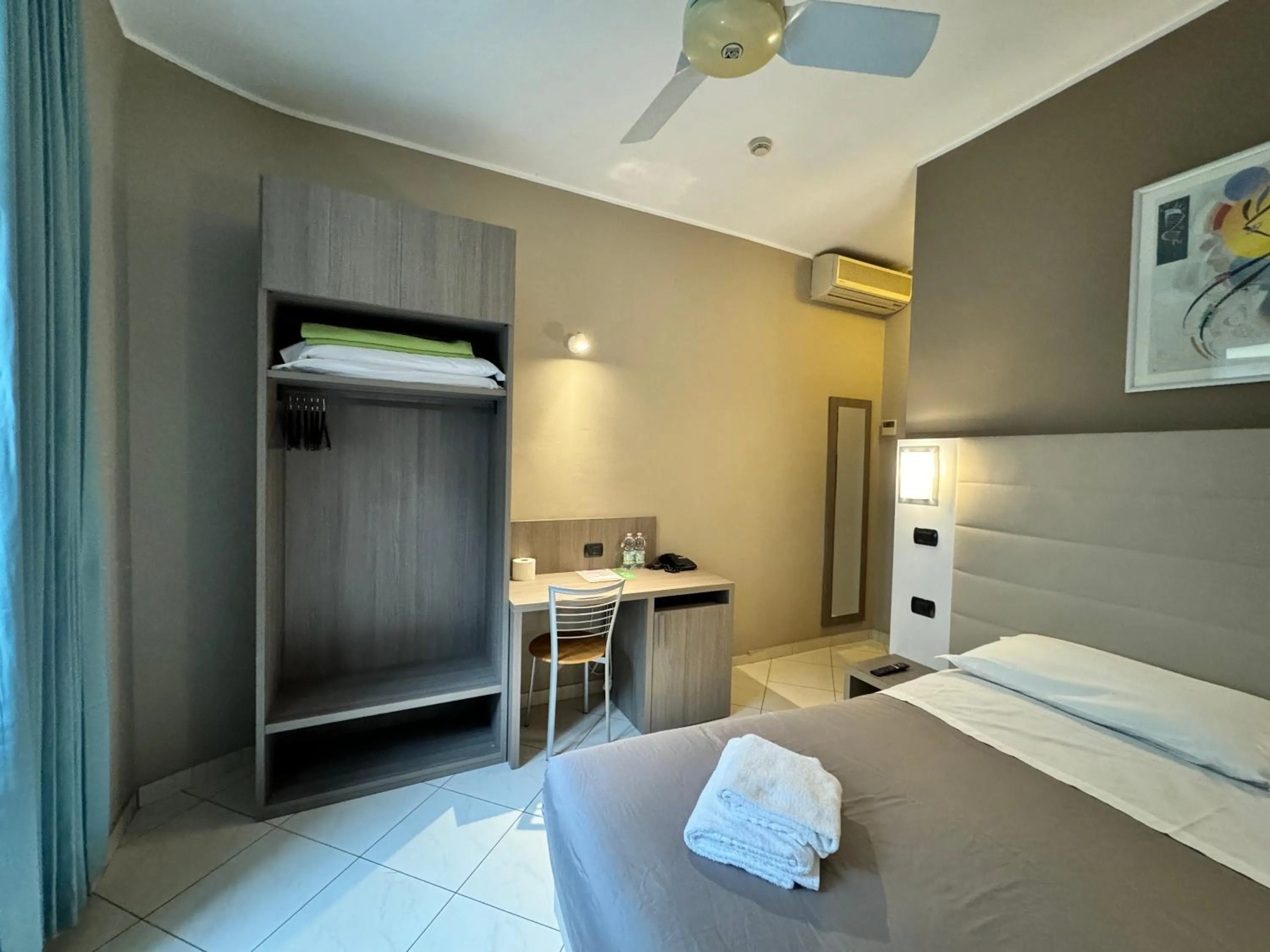 Bedroom, Bed in Hotel Parma