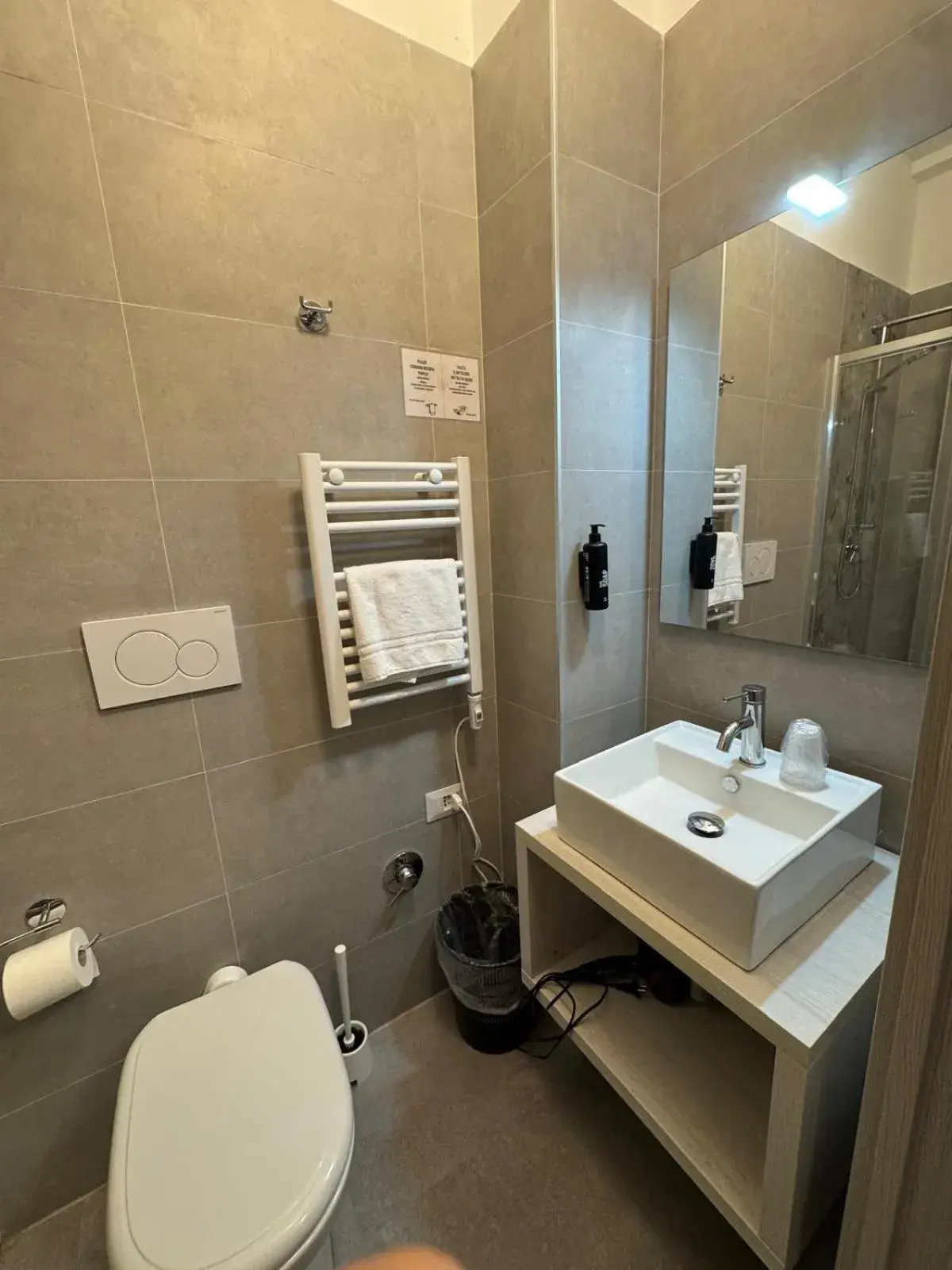 Single Room with Private Bathroom in Hotel Parma Single Room with Private Bathroom in Hotel Parma