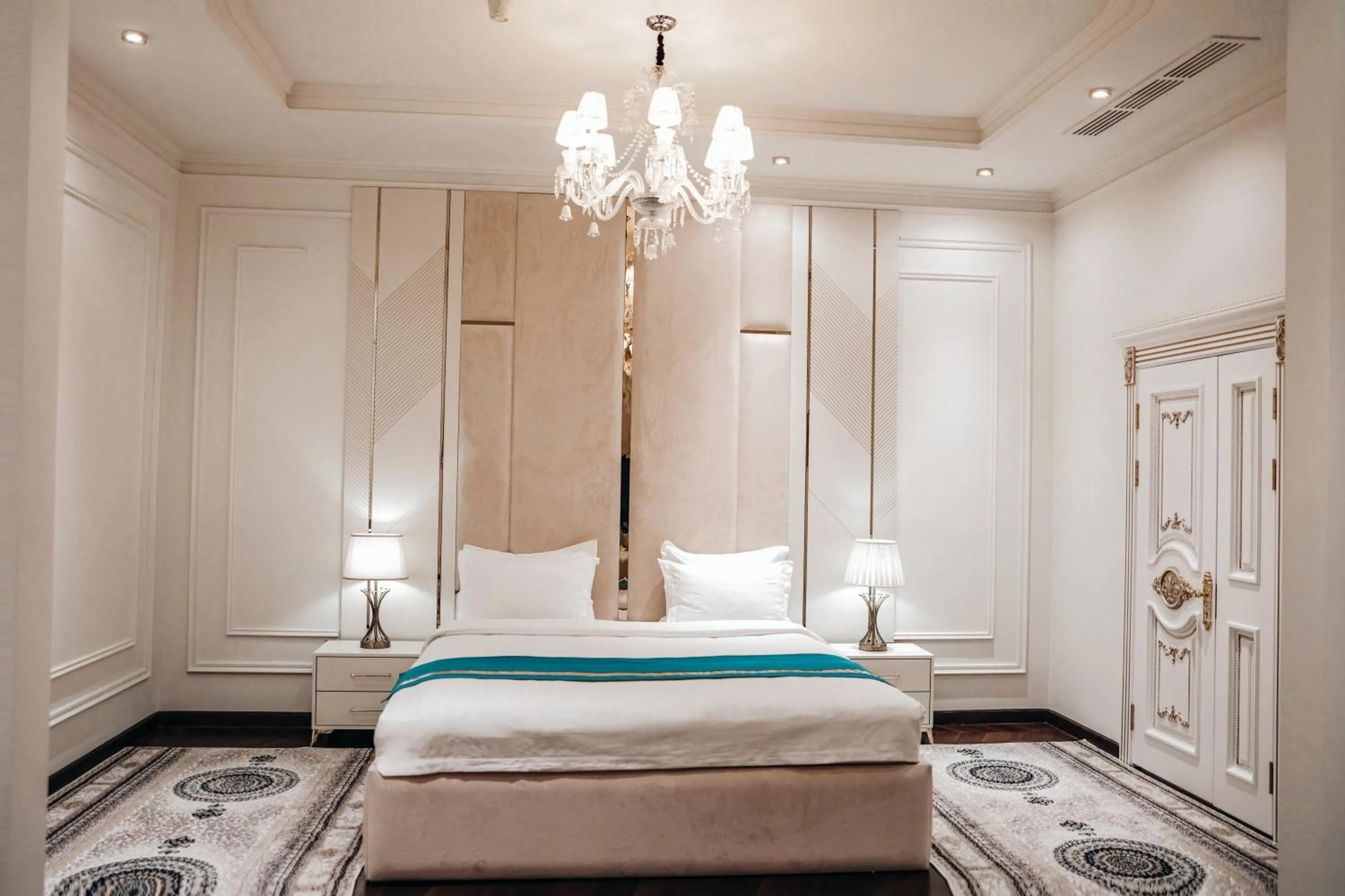 Bed in KANGURT Grand Hotel