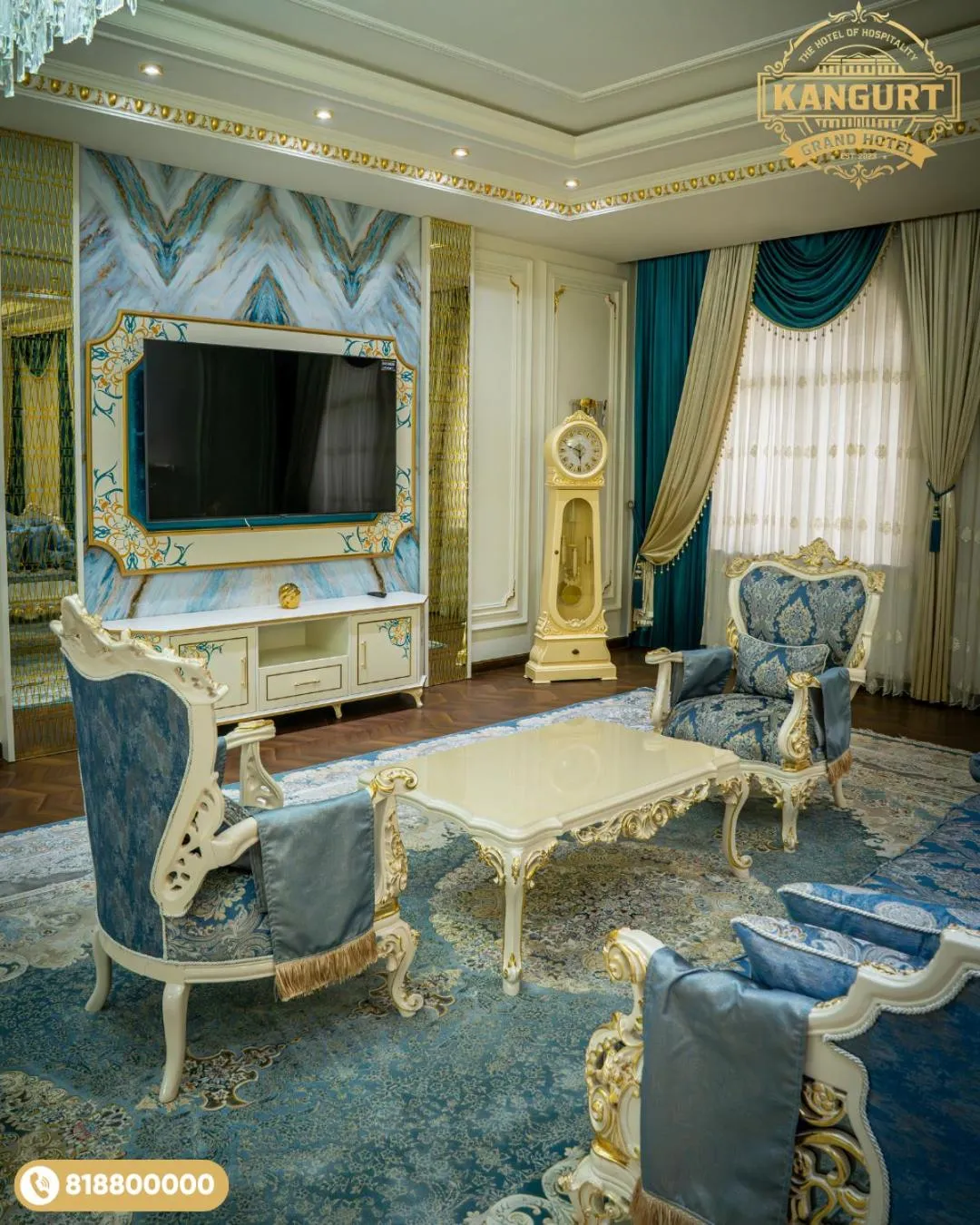 Communal lounge/ TV room in KANGURT Grand Hotel