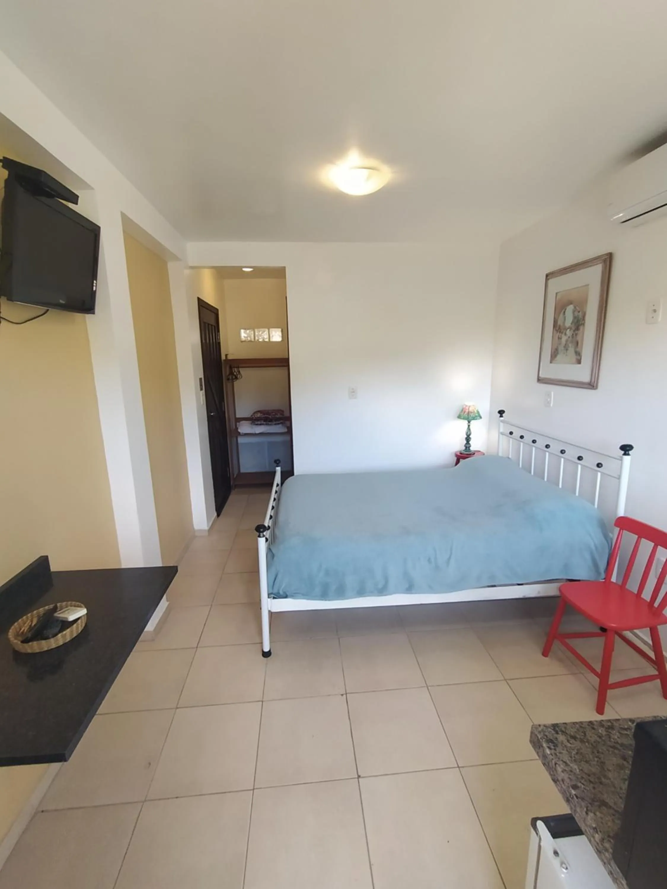 Photo of the whole room, Bed in La Luna