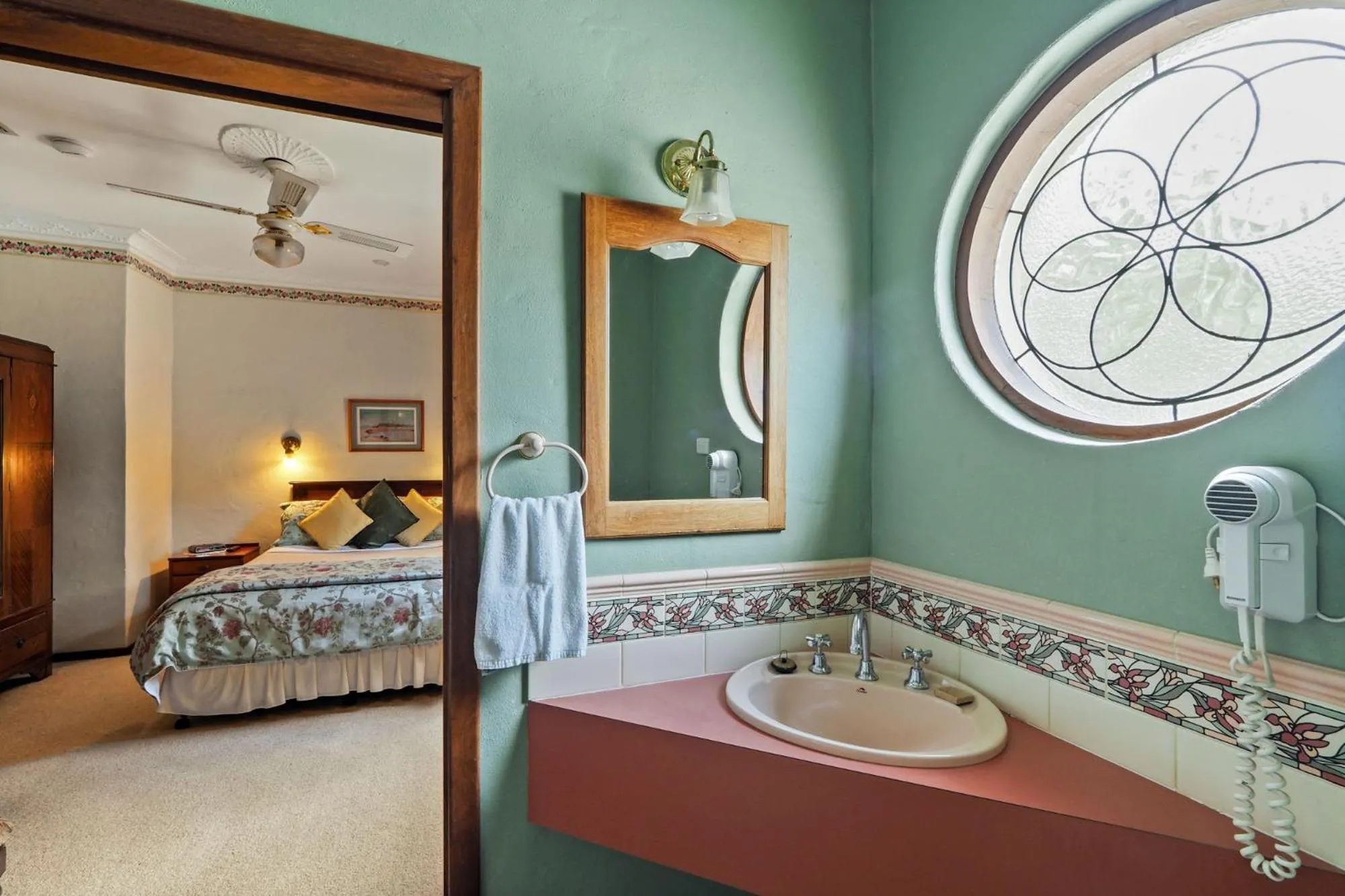 Bathroom, Bed in Holberry House
