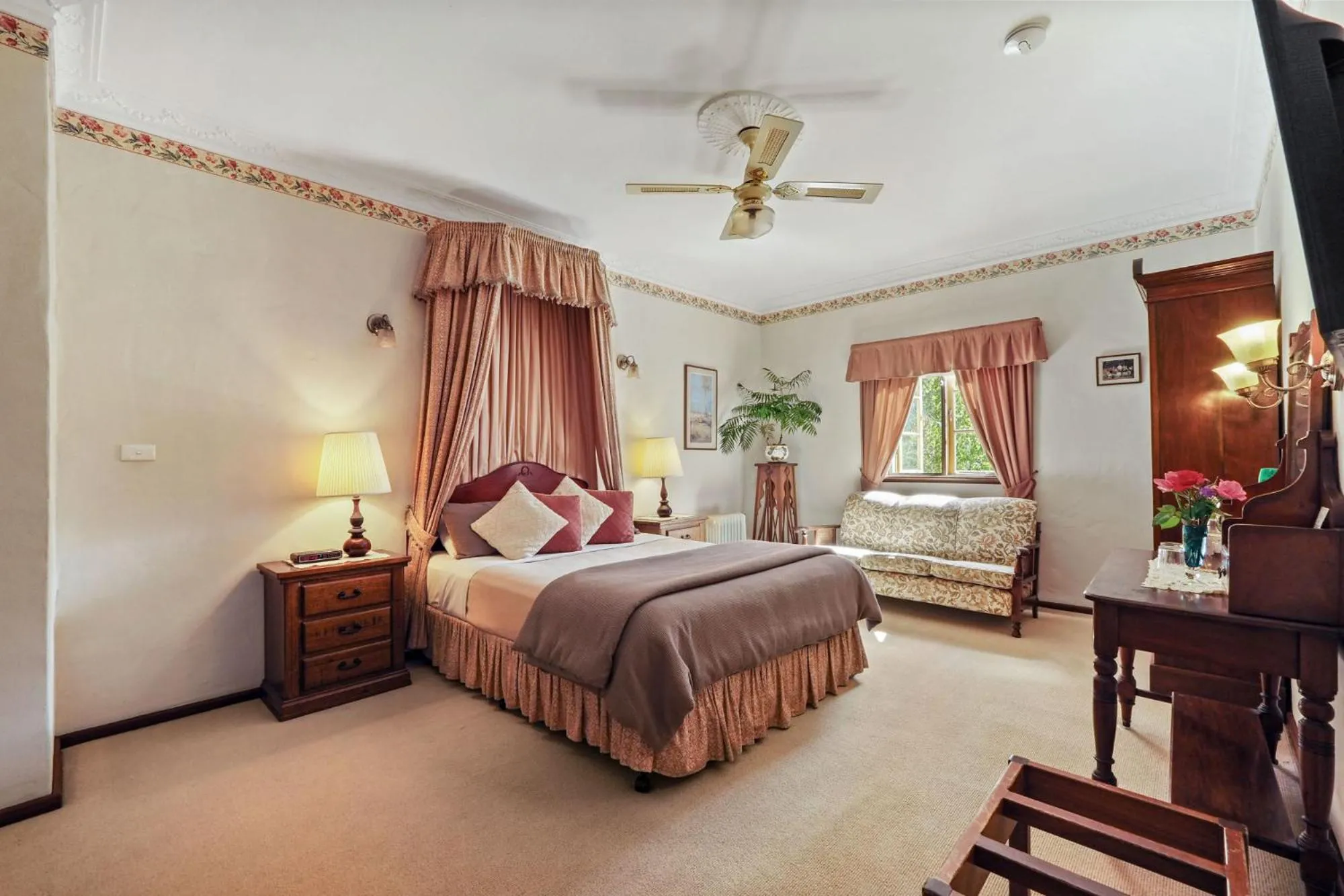Bedroom, Bed in Holberry House