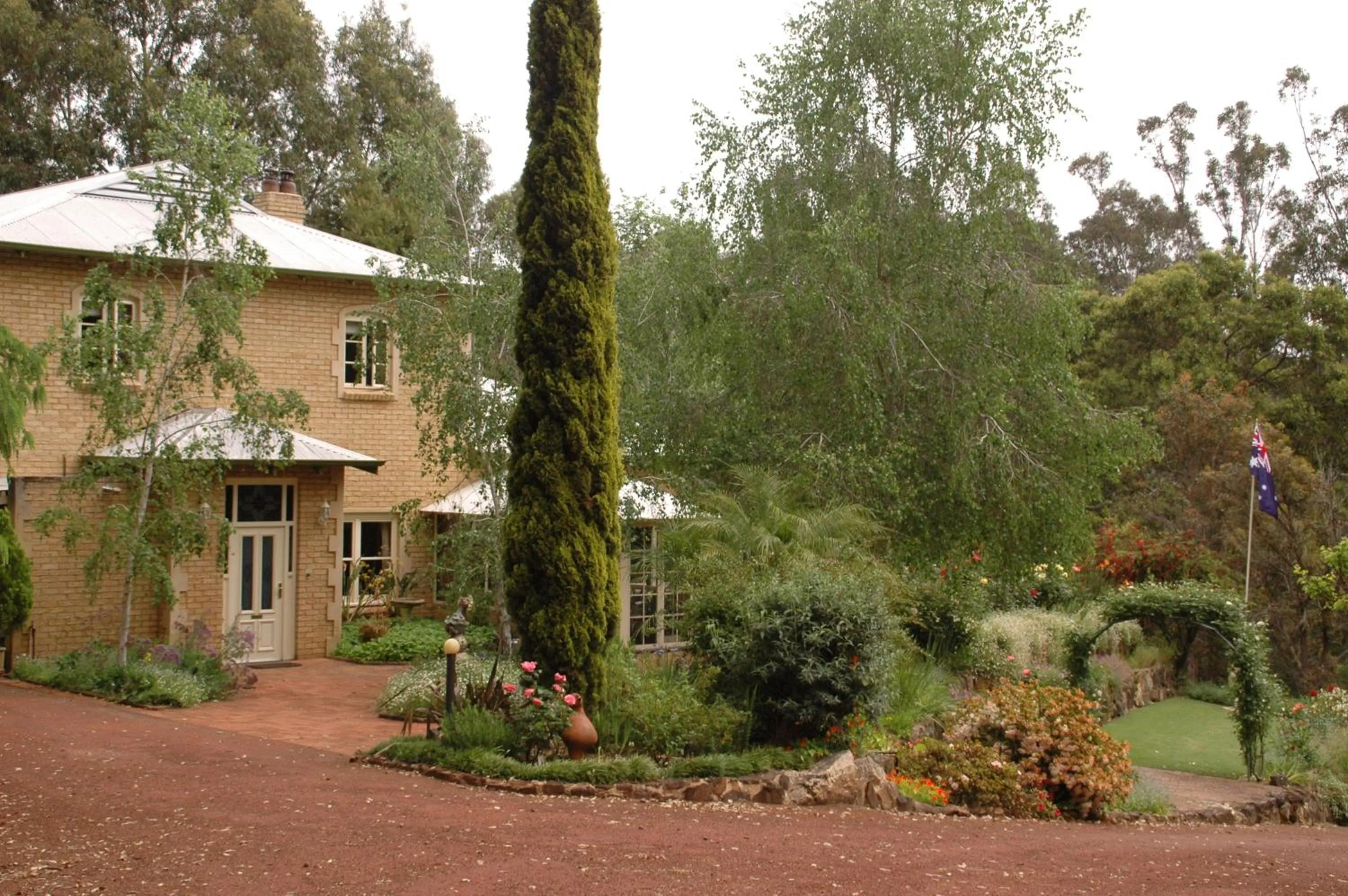 Facade/entrance in Holberry House