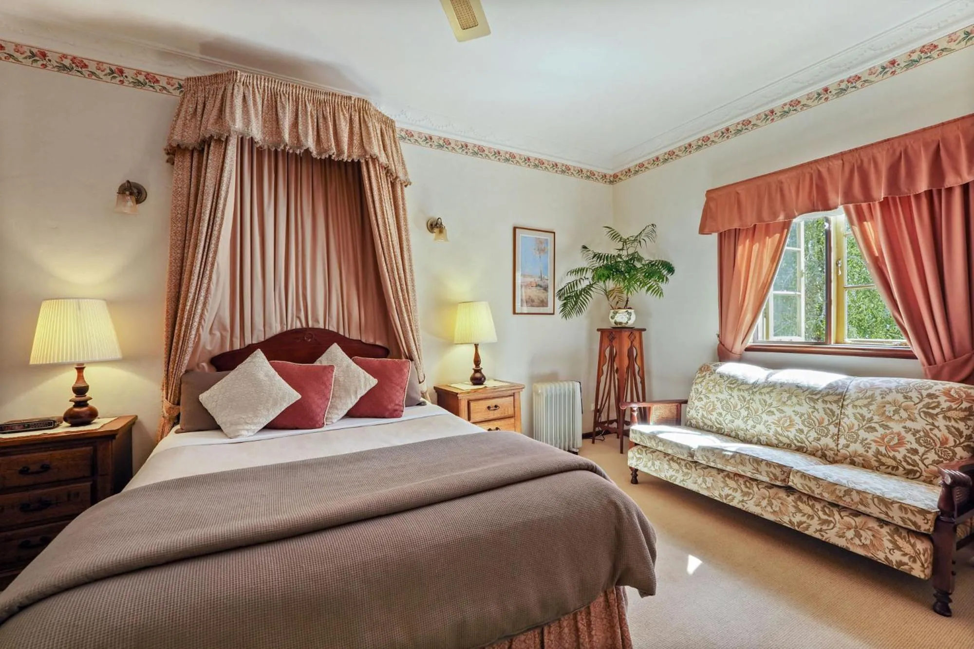 Photo of the whole room, Bed in Holberry House