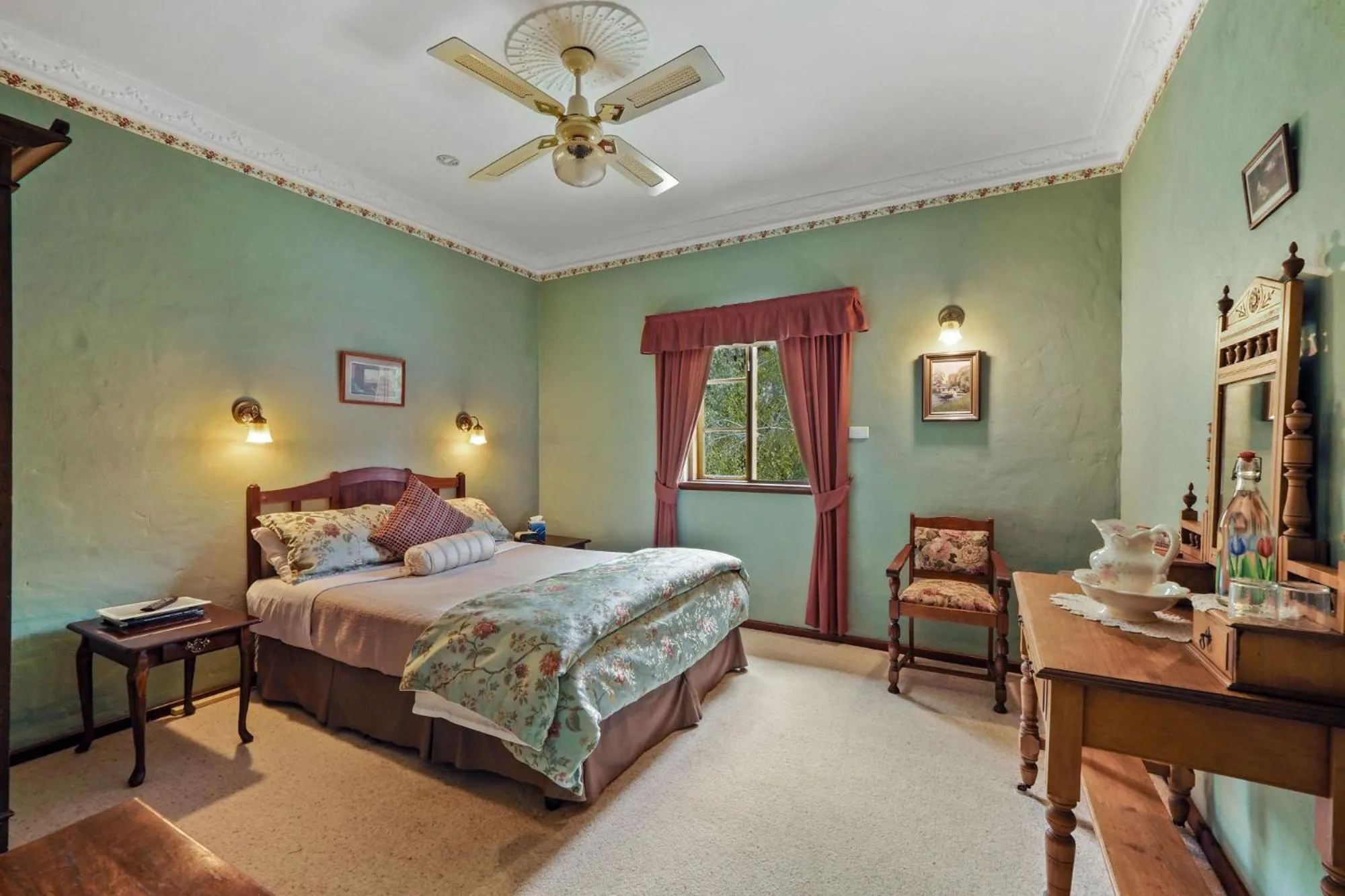 Bedroom, Bed in Holberry House
