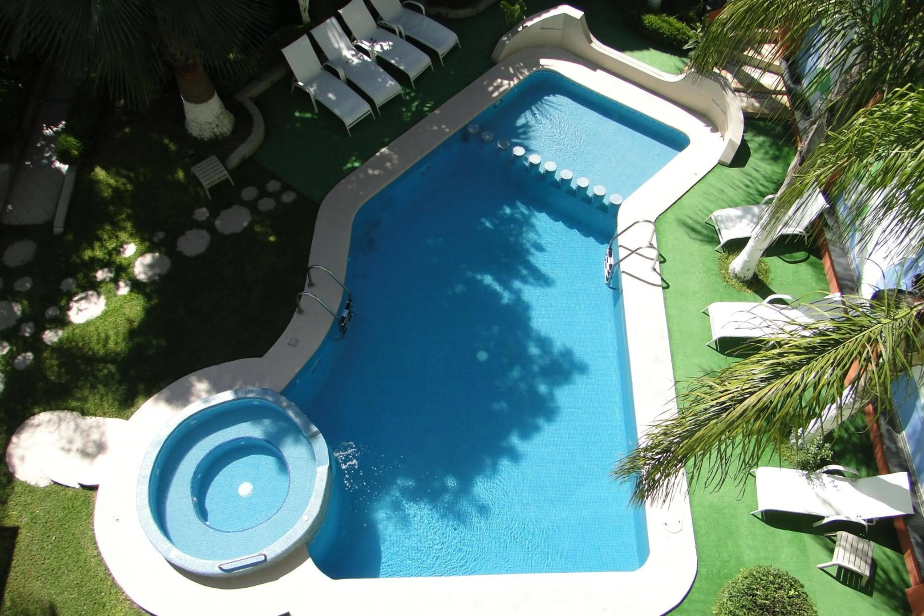 Swimming pool in Hotel Cuellar
