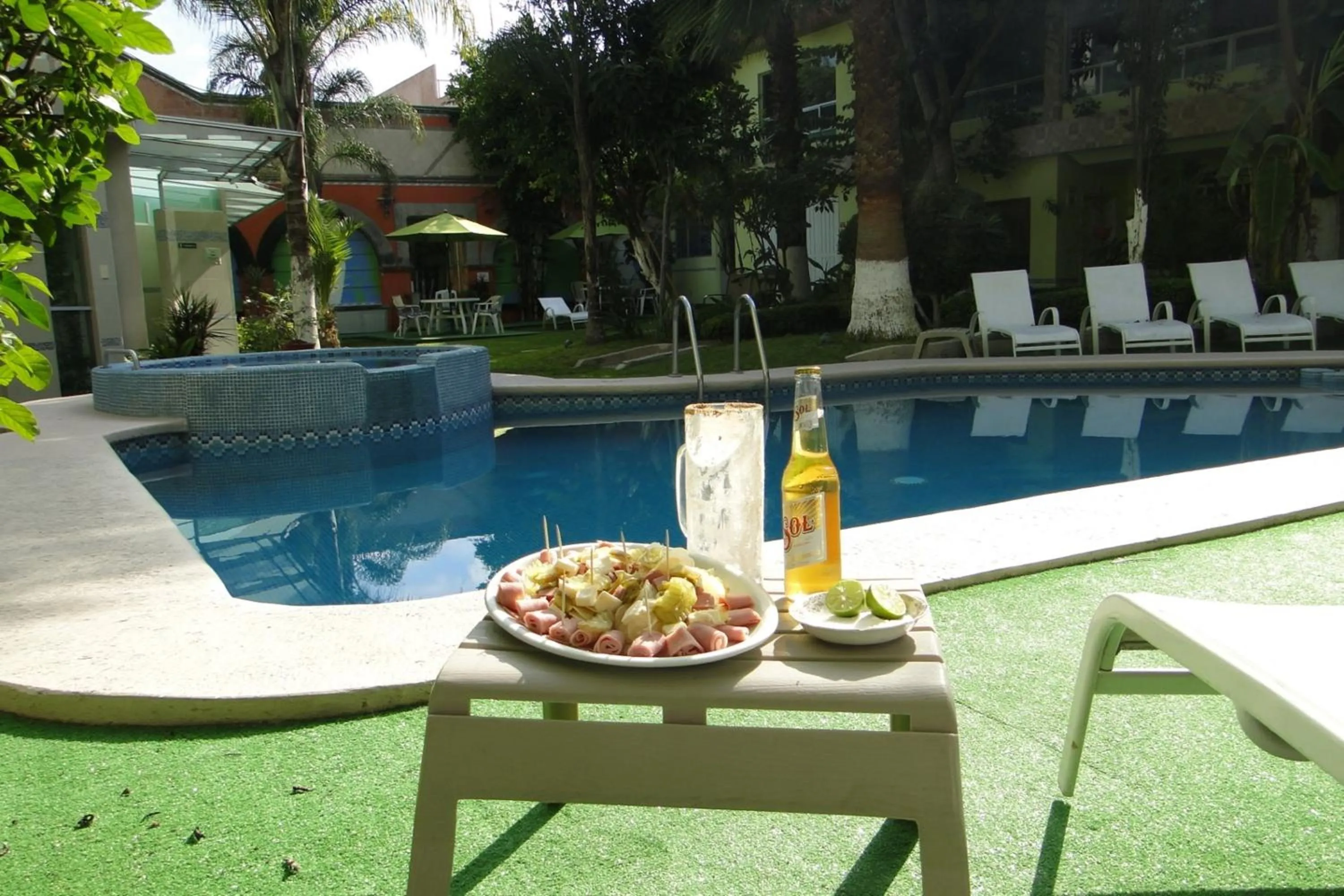 People in Hotel Cuellar