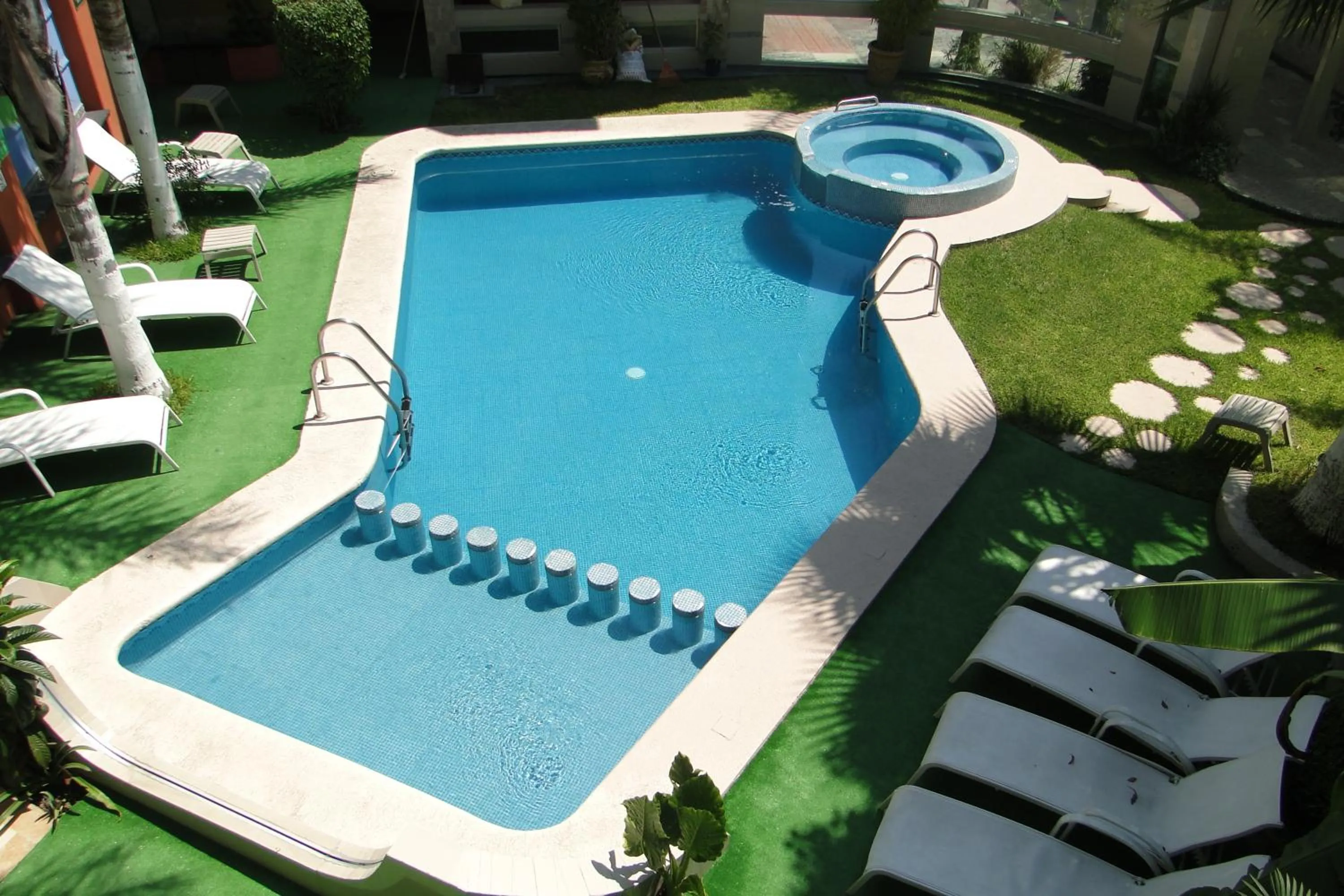 Swimming pool in Hotel Cuellar