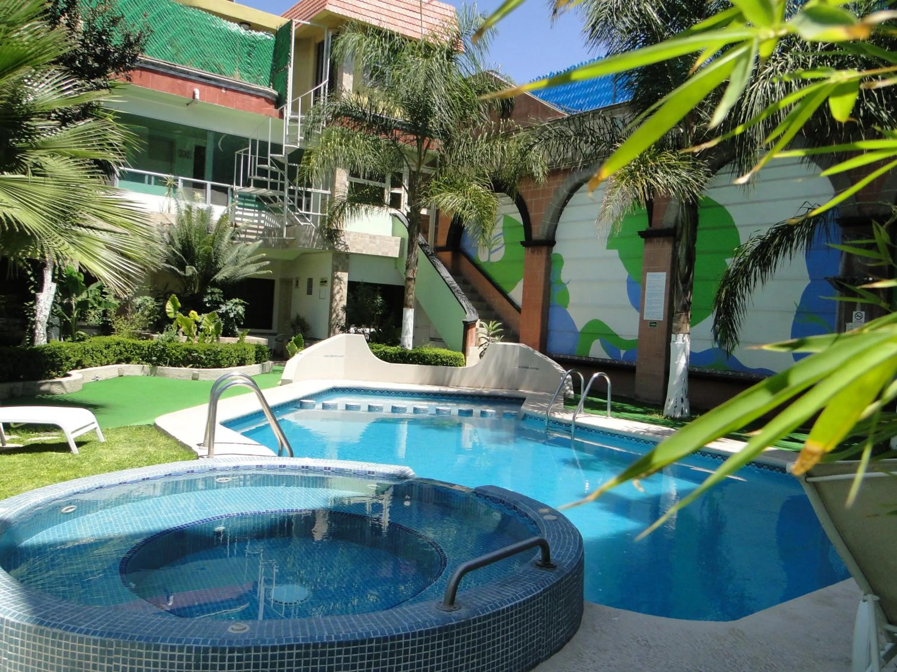 Swimming pool in Hotel Cuellar