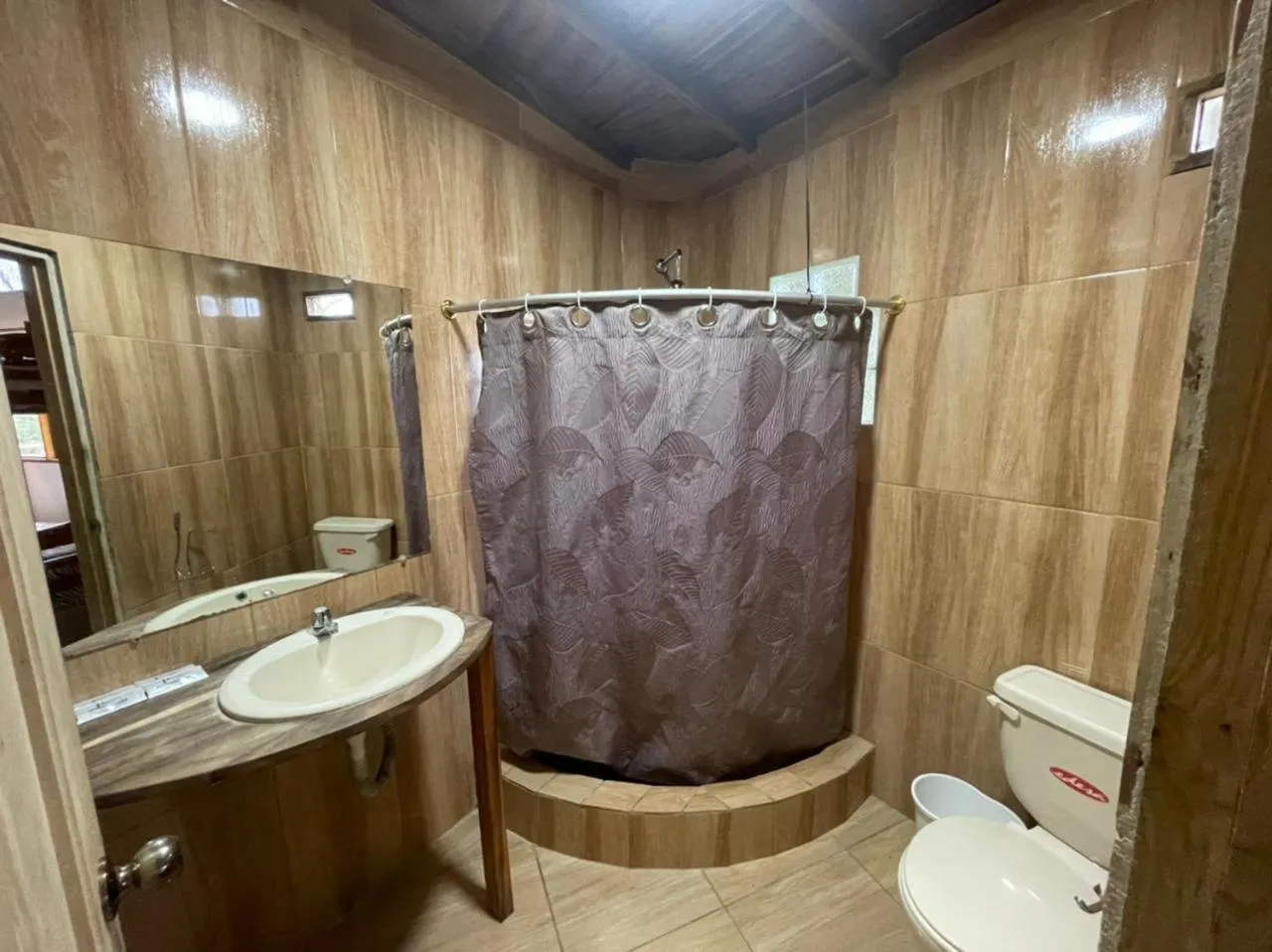 Shower in Punta Hills Montanita