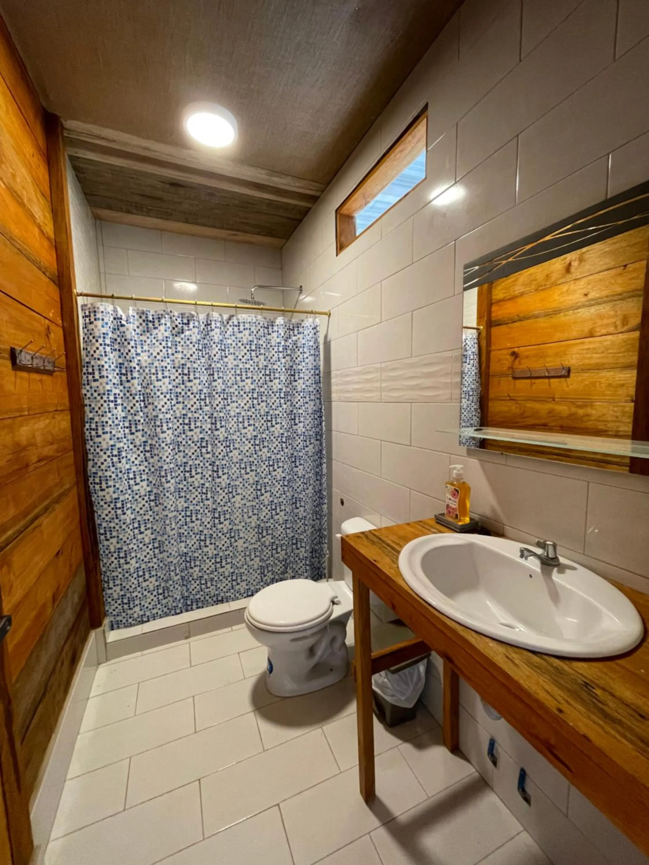 Shower in Punta Hills Montanita