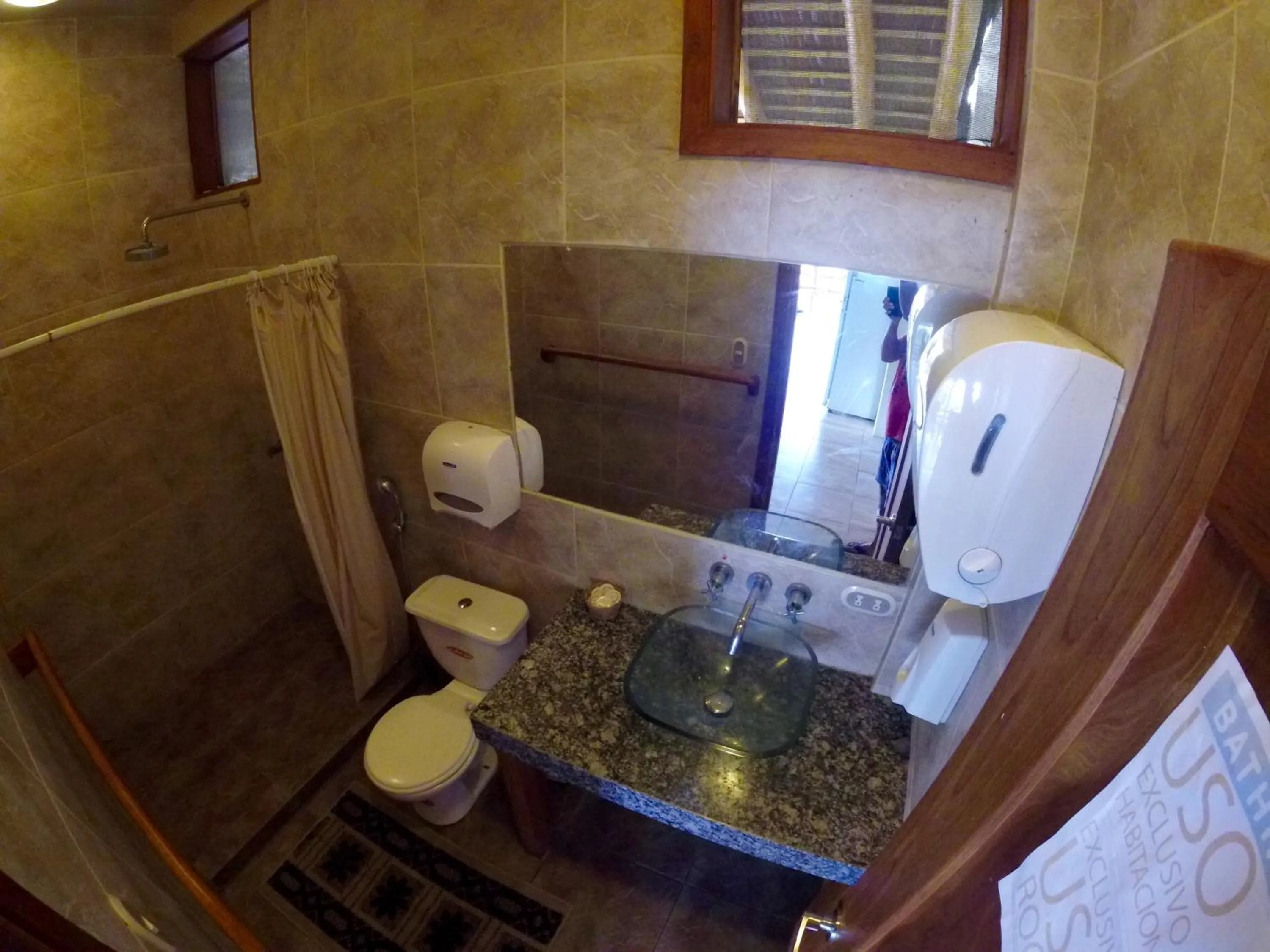 Shower in Punta Hills Montanita