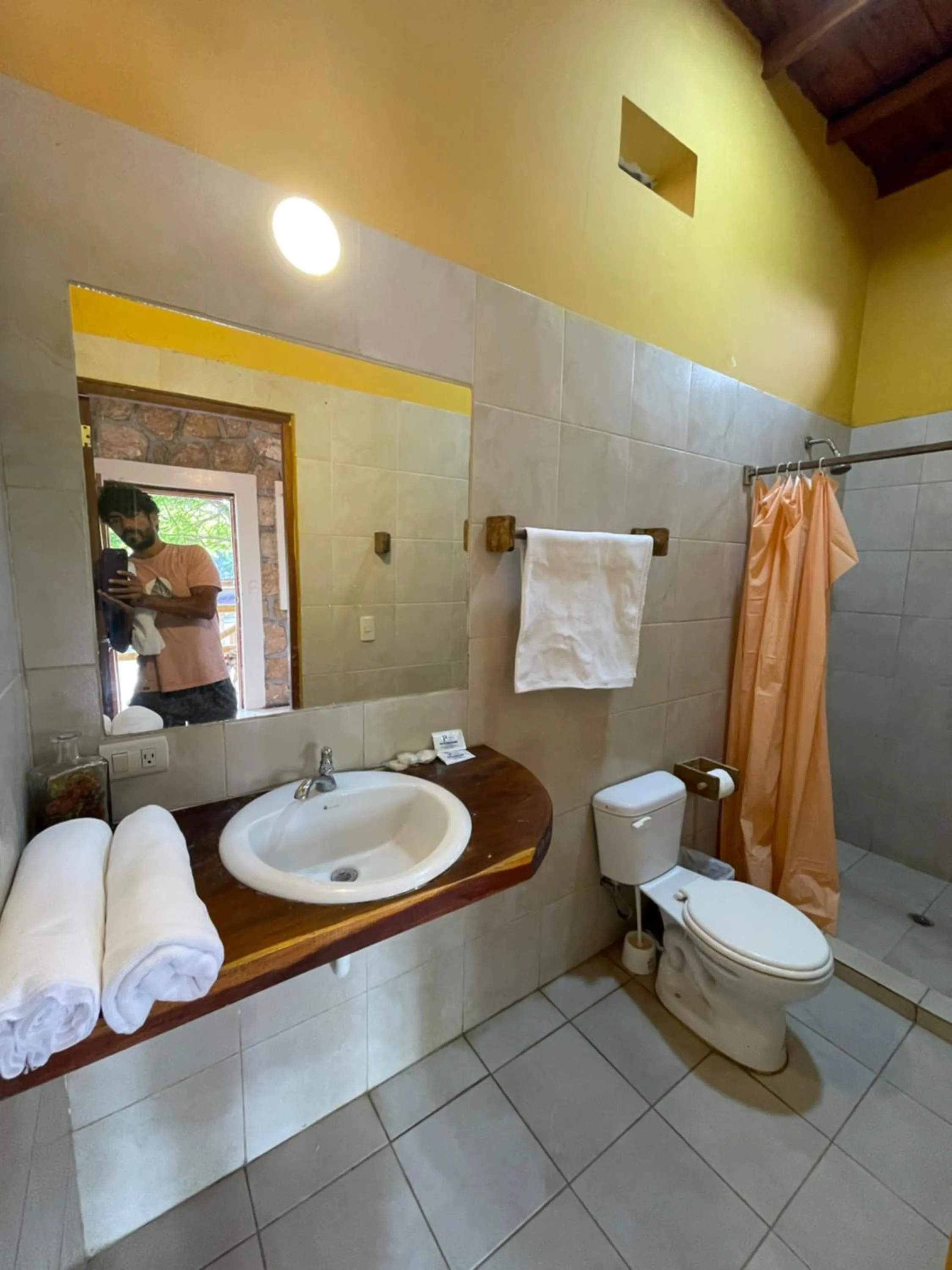 Shower in Punta Hills Montanita