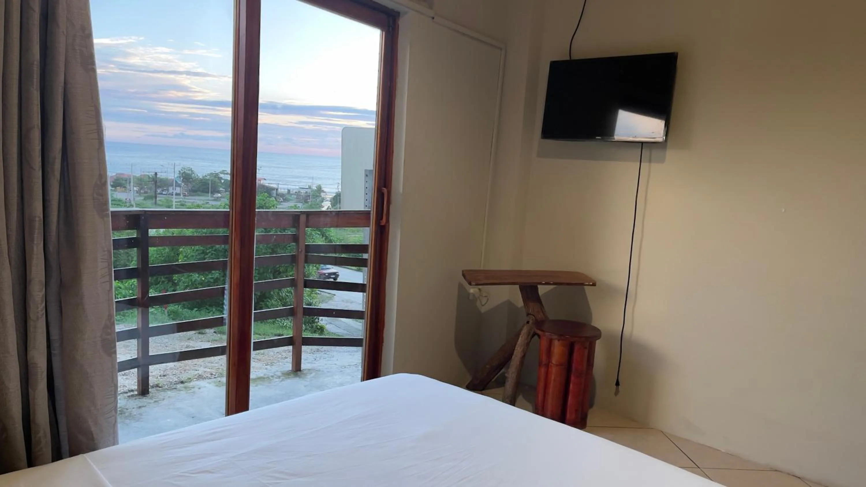 Communal lounge/ TV room, Bed in Punta Hills Montanita