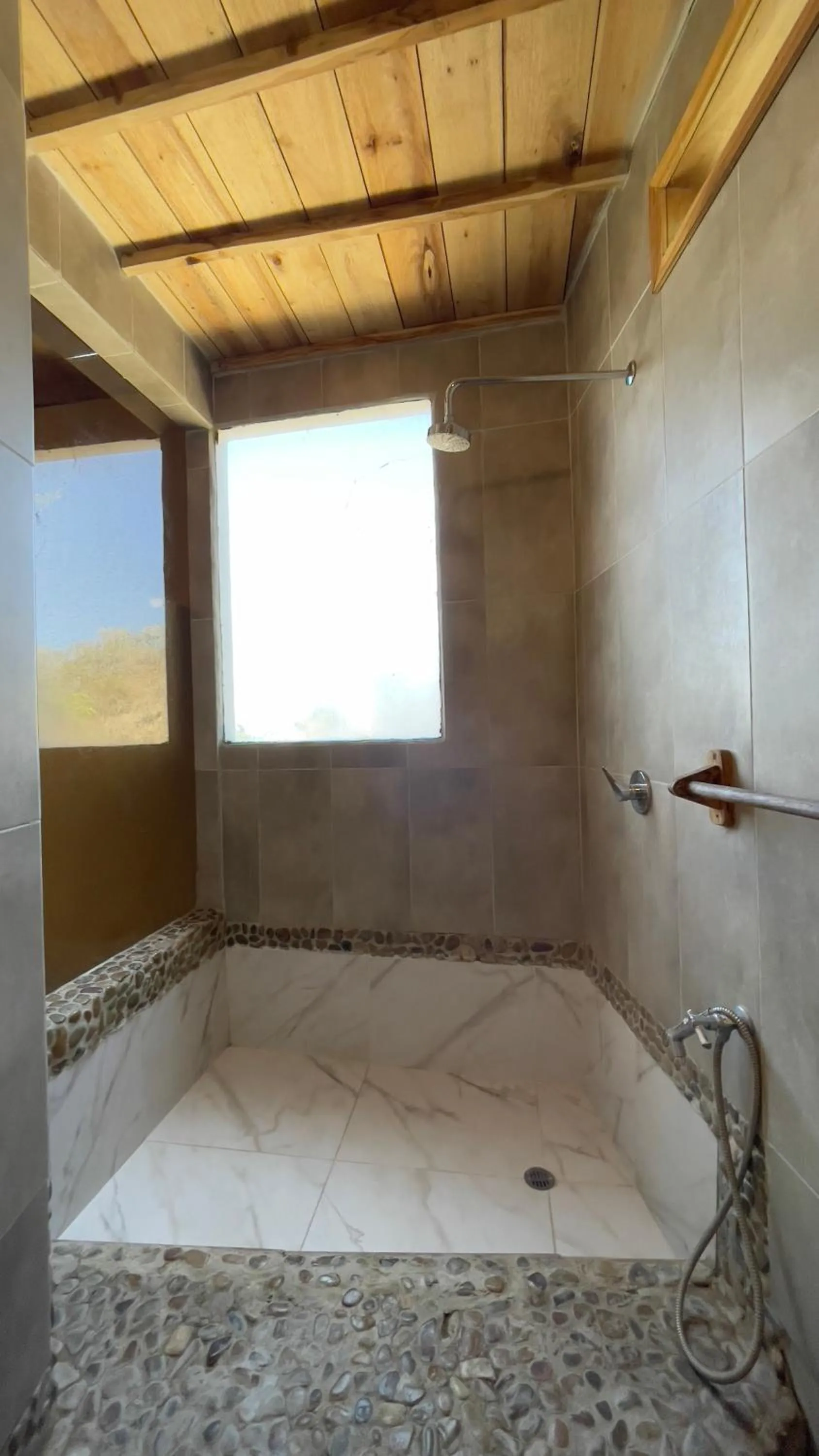 Shower in Punta Hills Montanita