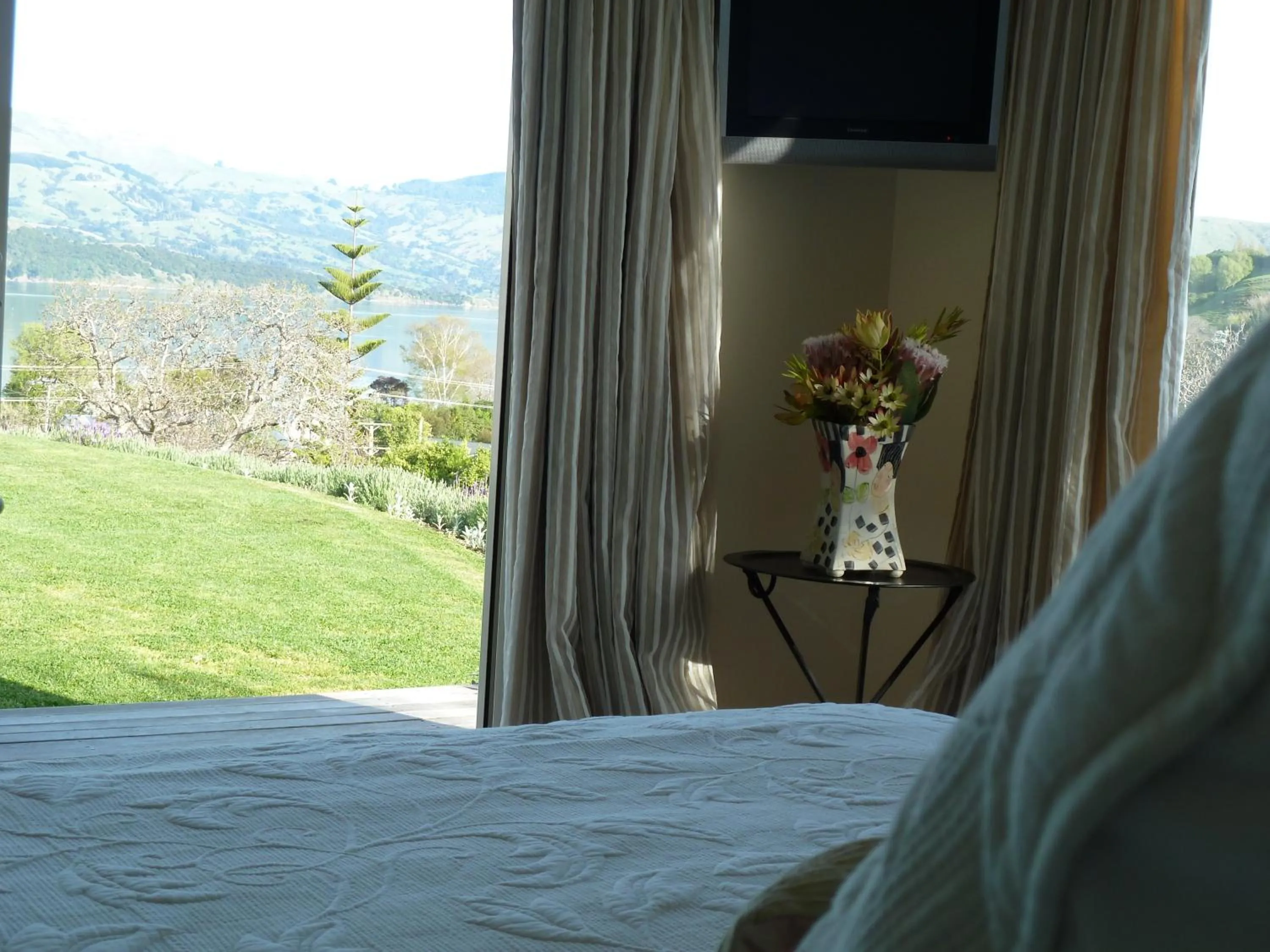 Decorative detail, Bed in L'abri Bed and Breakfast