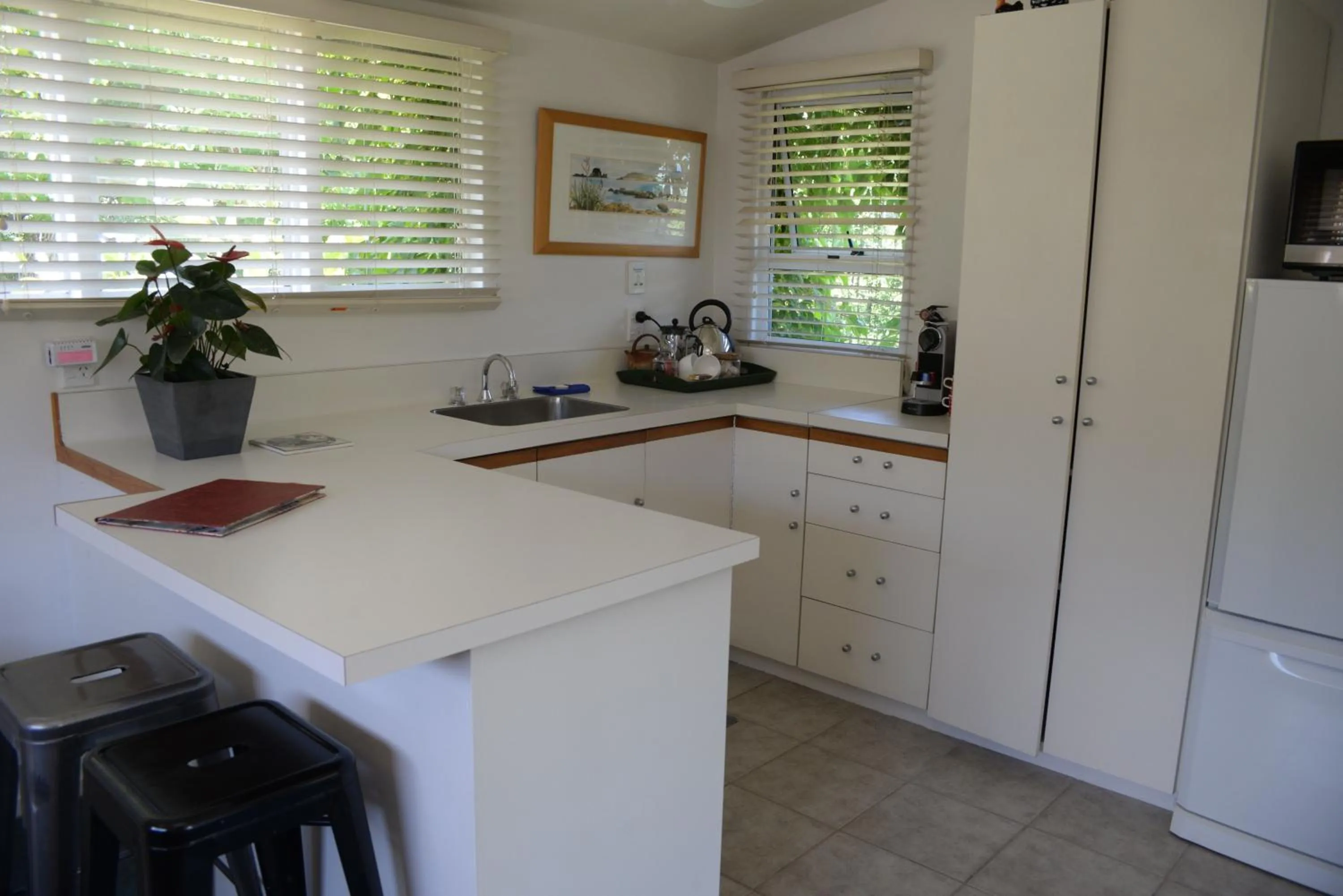 Kitchen or kitchenette in L'abri Bed and Breakfast