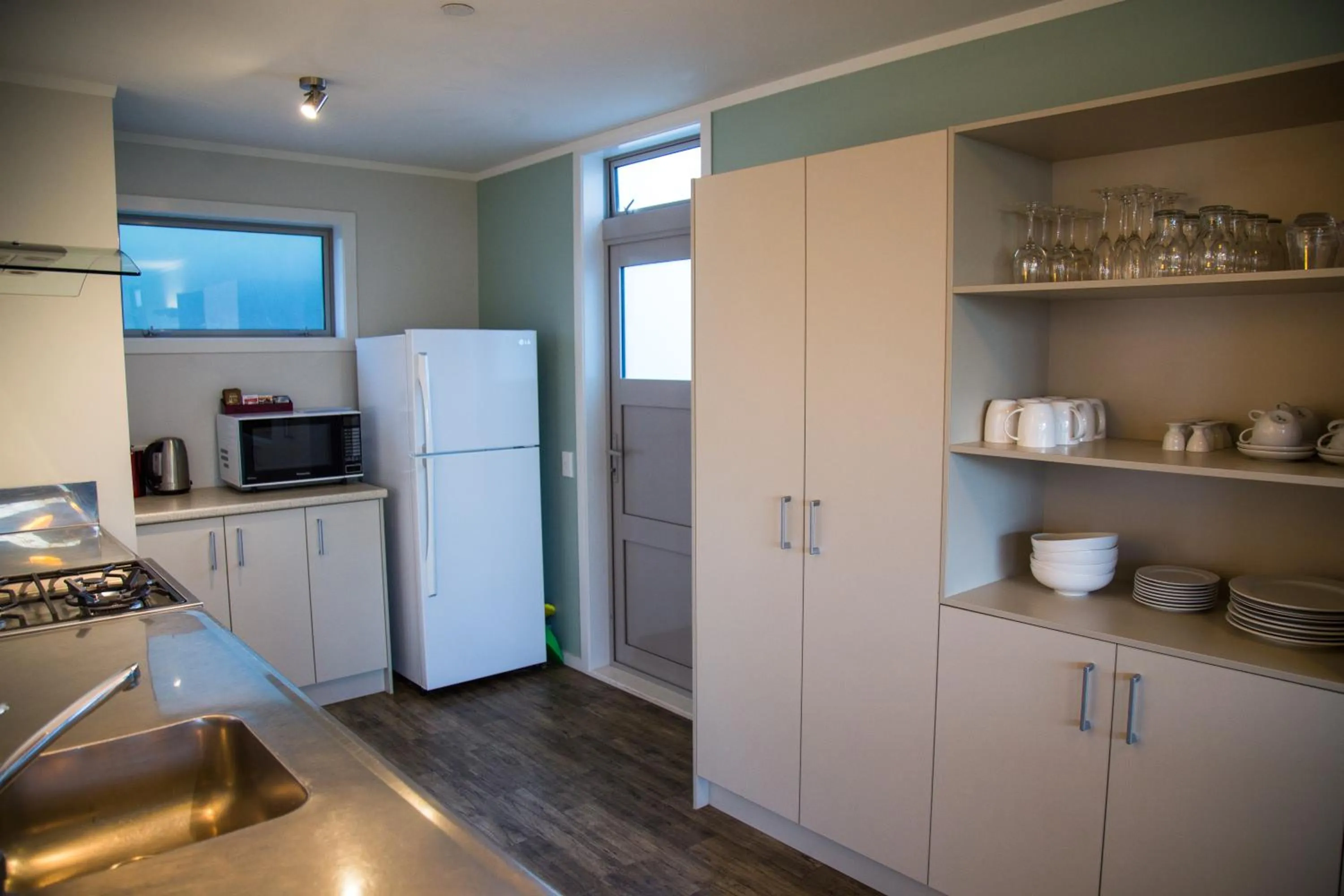 Kitchen or kitchenette in Hahei Beach Resort