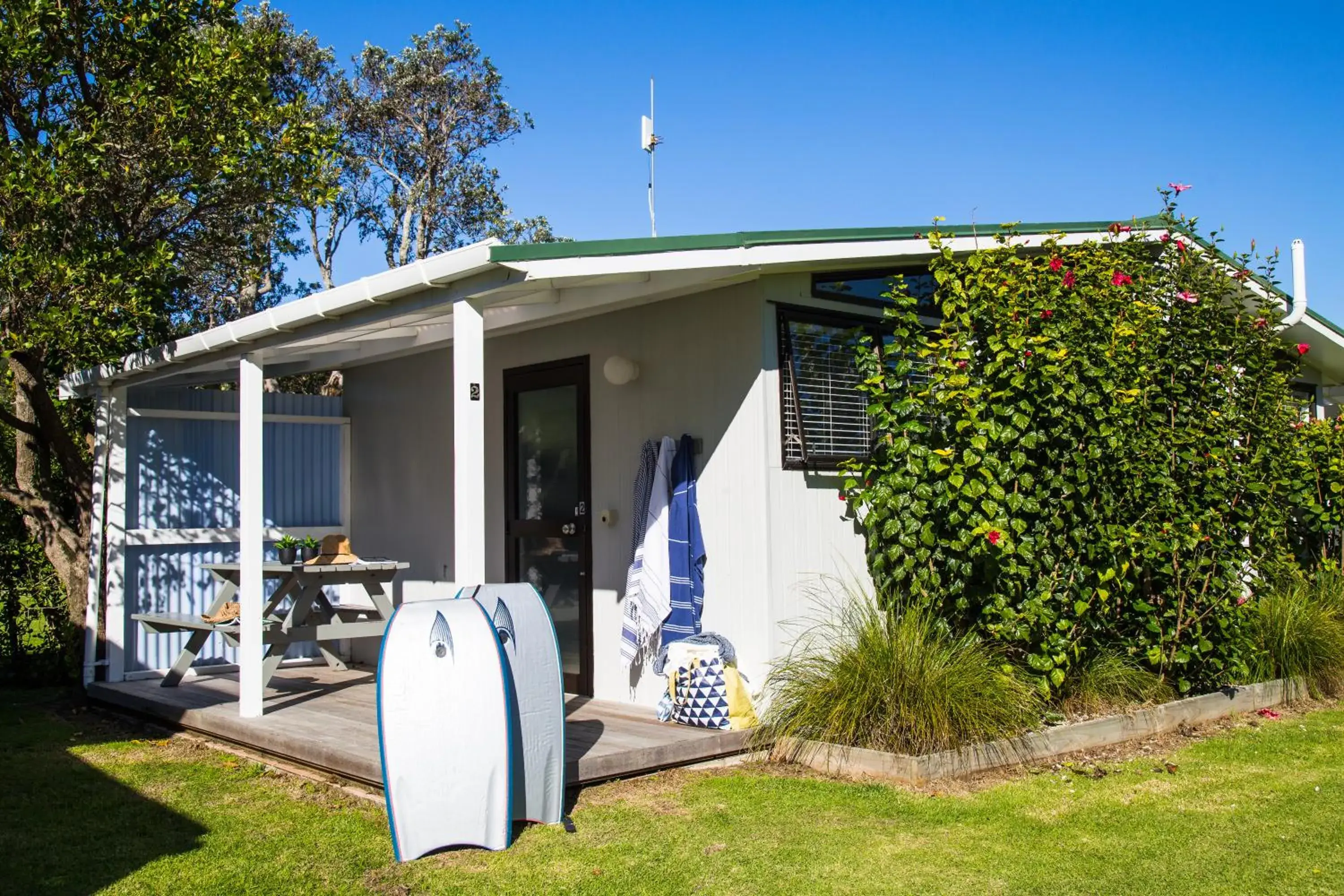 Kitchen Cabin with Shared Bathroom in Hahei Beach Resort Kitchen Cabin with Shared Bathroom in Hahei Beach Resort